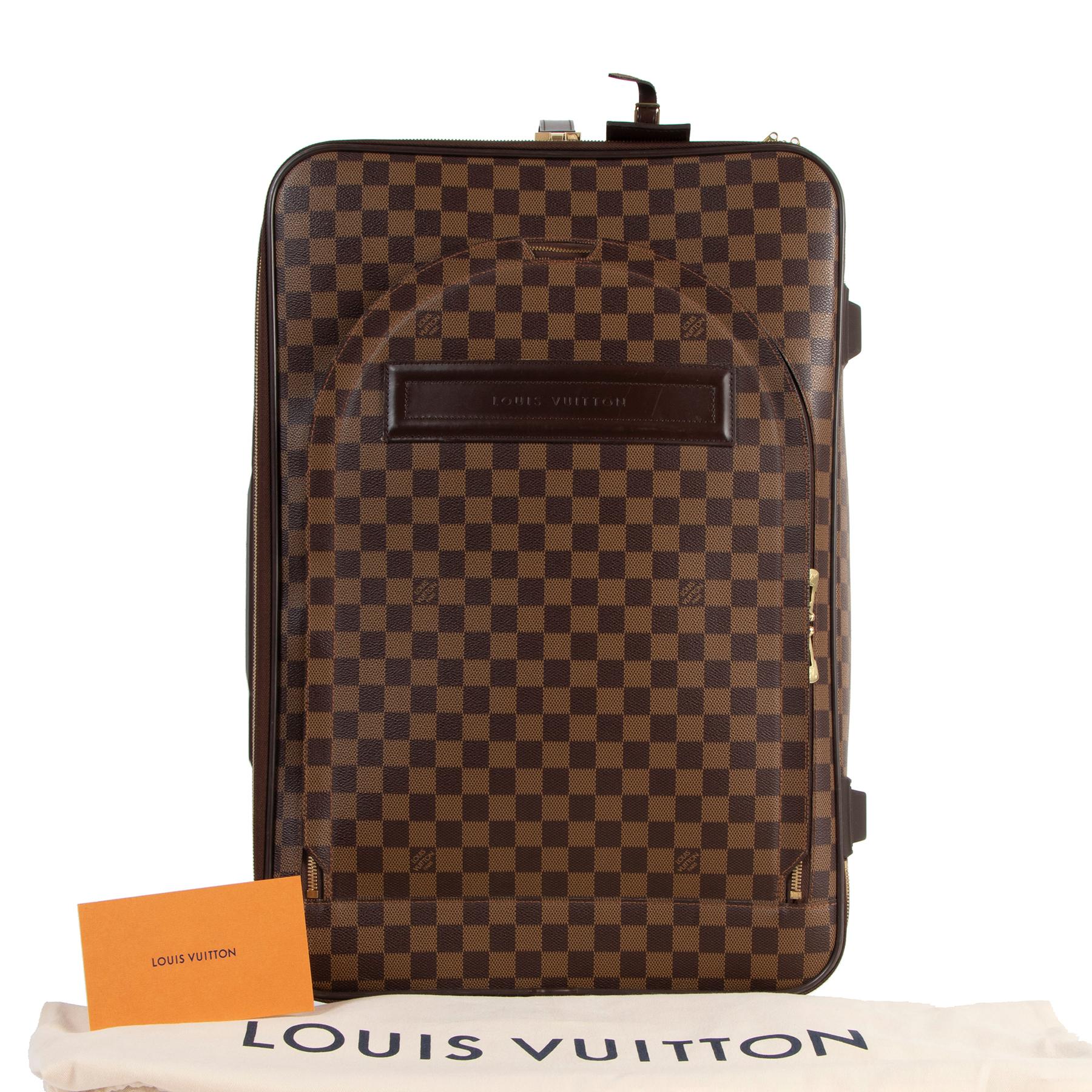 Louis Vuitton Pégase 50 Travel Luggage

An elegant silhouette defines the Pégase Légère 50, a piece of luggage inspired by the iconic Pégase.
Light and luxurious,  This timeless travelcase has 2 exterior pocket: 1 open and 1 with zipper. 
Duble