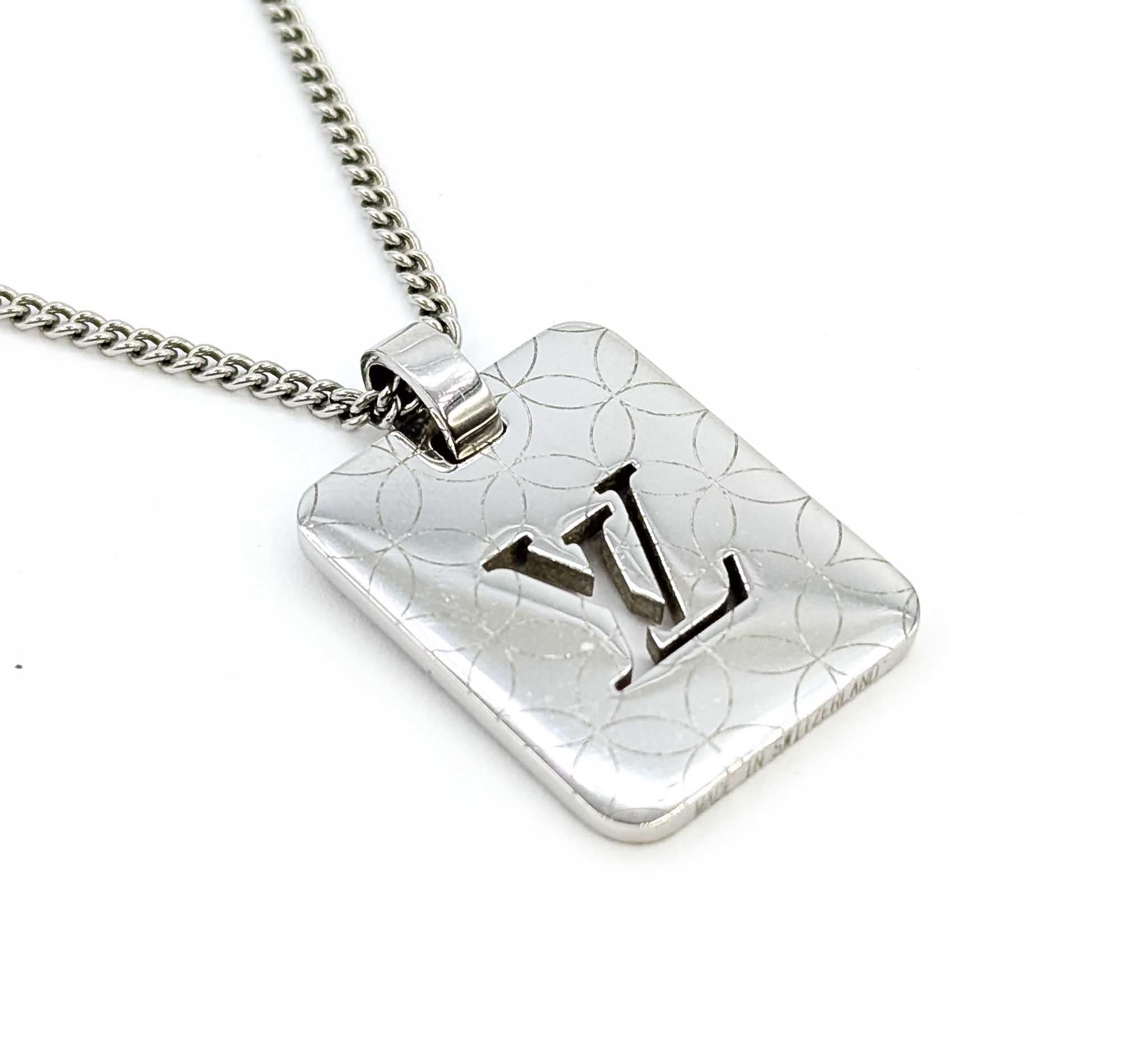 Louis Vuitton Pendantif Champs Elysees PM Necklace Moderno en venta