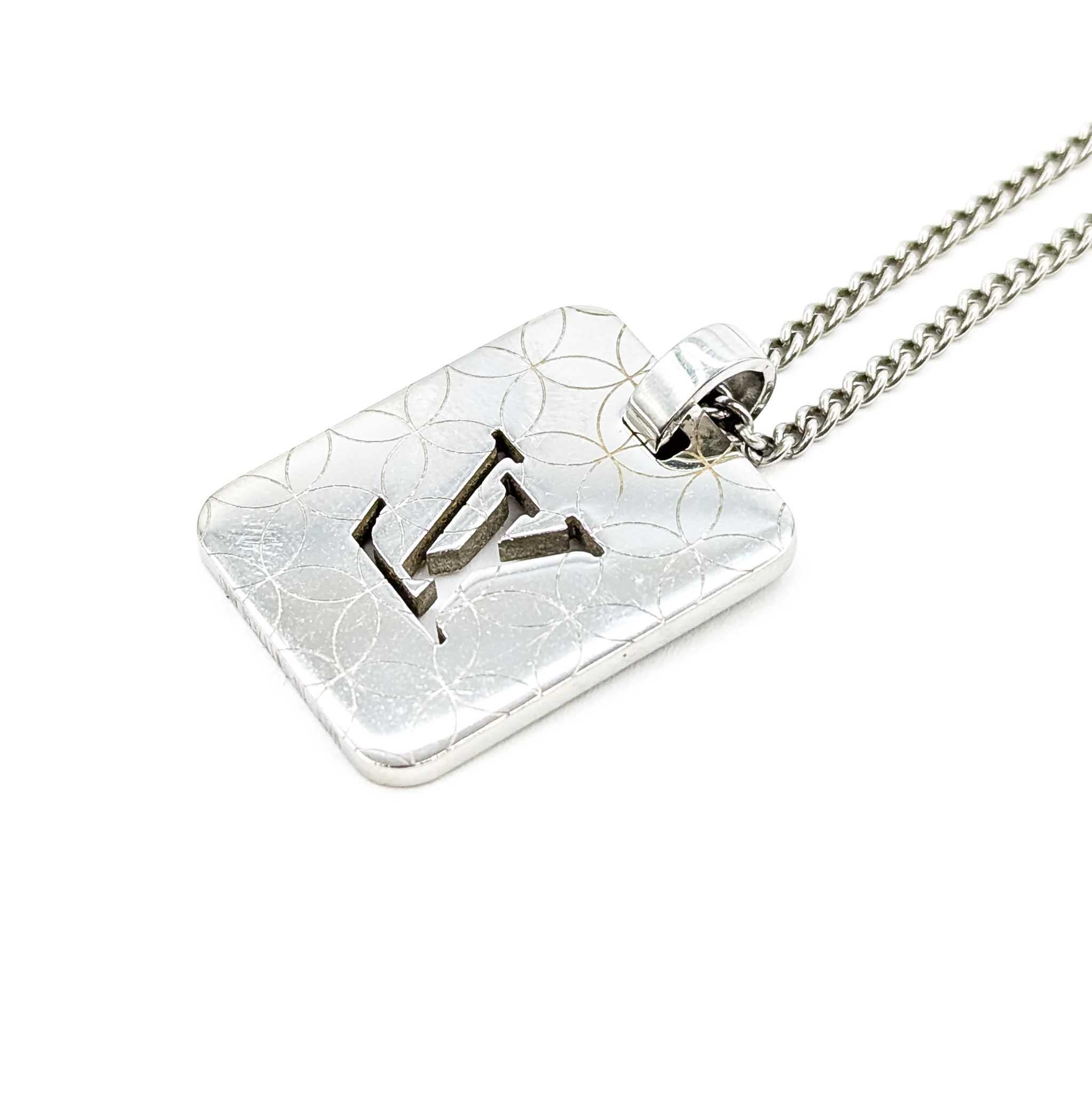 Louis Vuitton Pendantif Champs Elysees PM Necklace en Excelente estado para la venta en Bloomington, MN