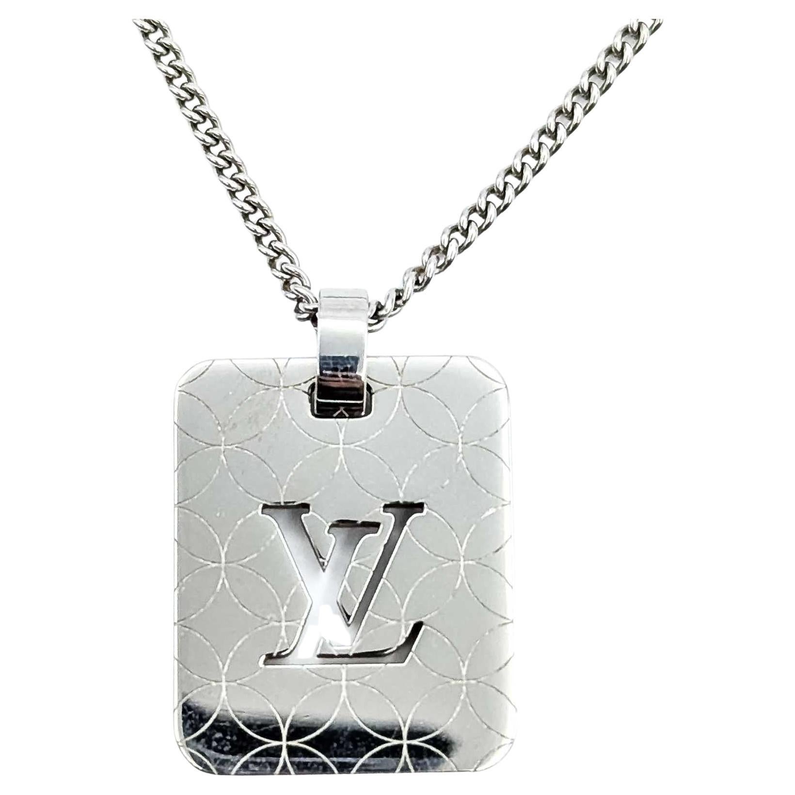 Louis Vuitton Pendantif Champs Elysees PM Necklace en venta