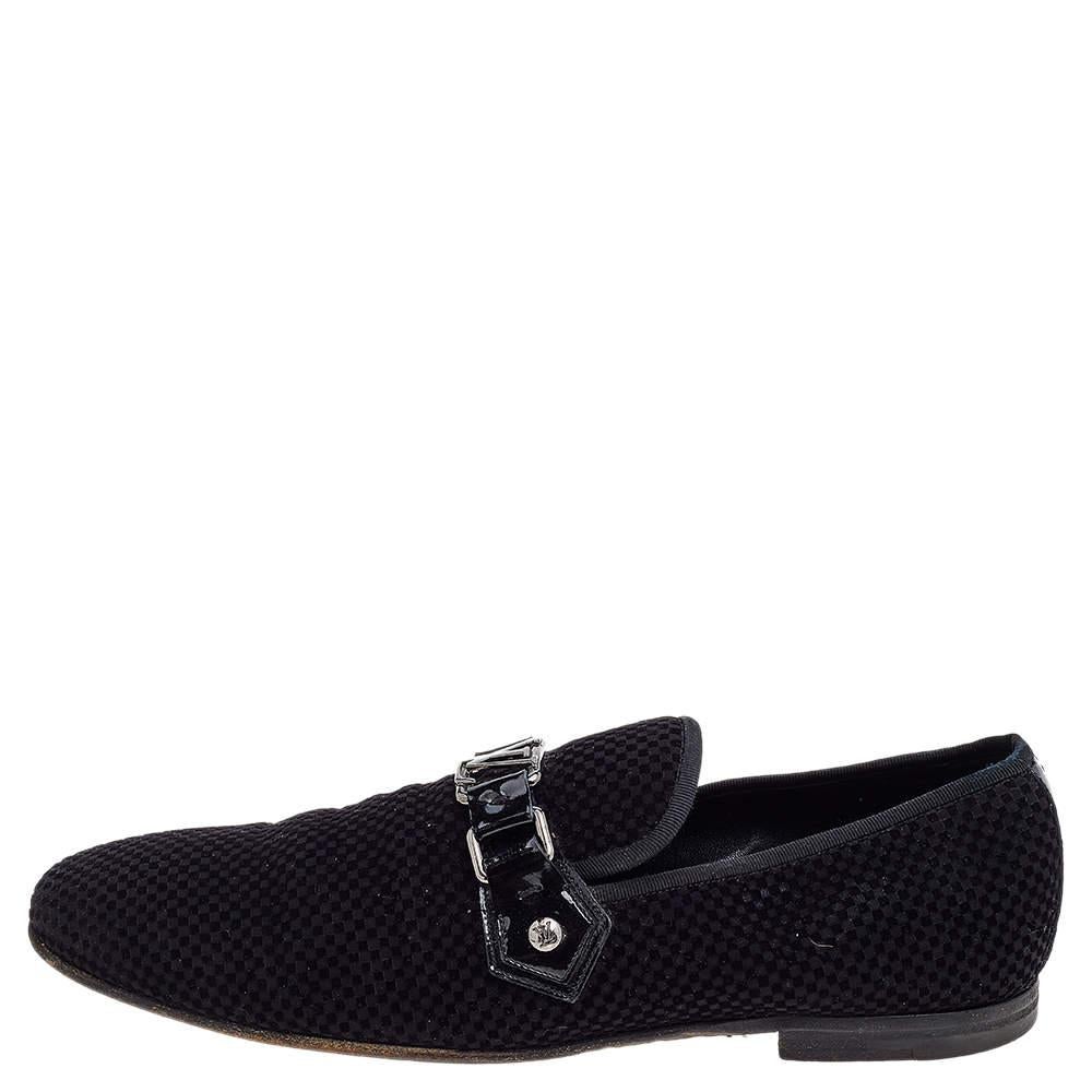 Look sharp and neat with this pair of Monte Carlo loafers from Louis Vuitton. They have been crafted from Petit Damier Ebene suede and designed with the art of fine stitching and the signature LV on the uppers. The black pair is complete with