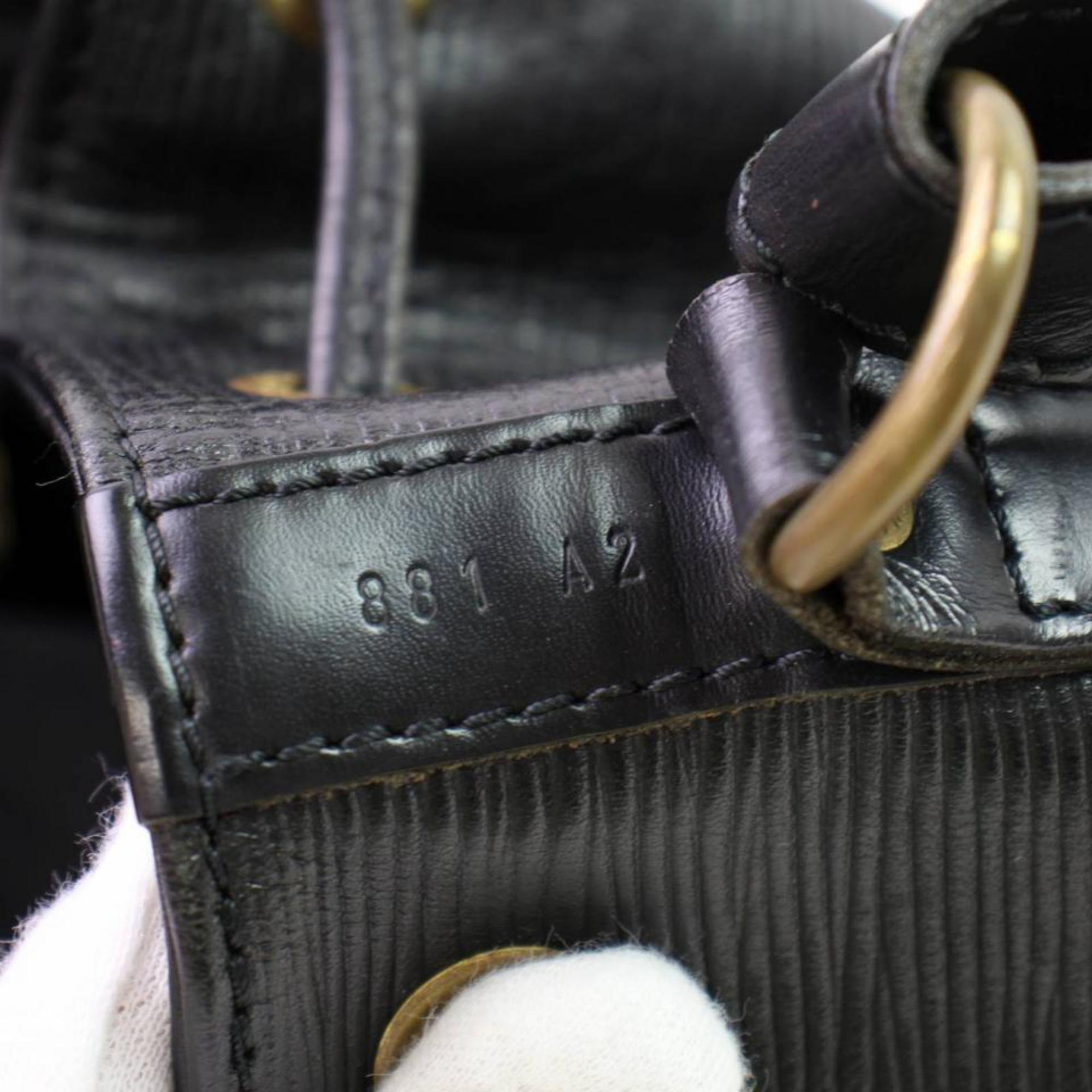 Louis Vuitton Petit Noe Hobo 867105 Black Leather Shoulder Bag In Good Condition For Sale In Forest Hills, NY