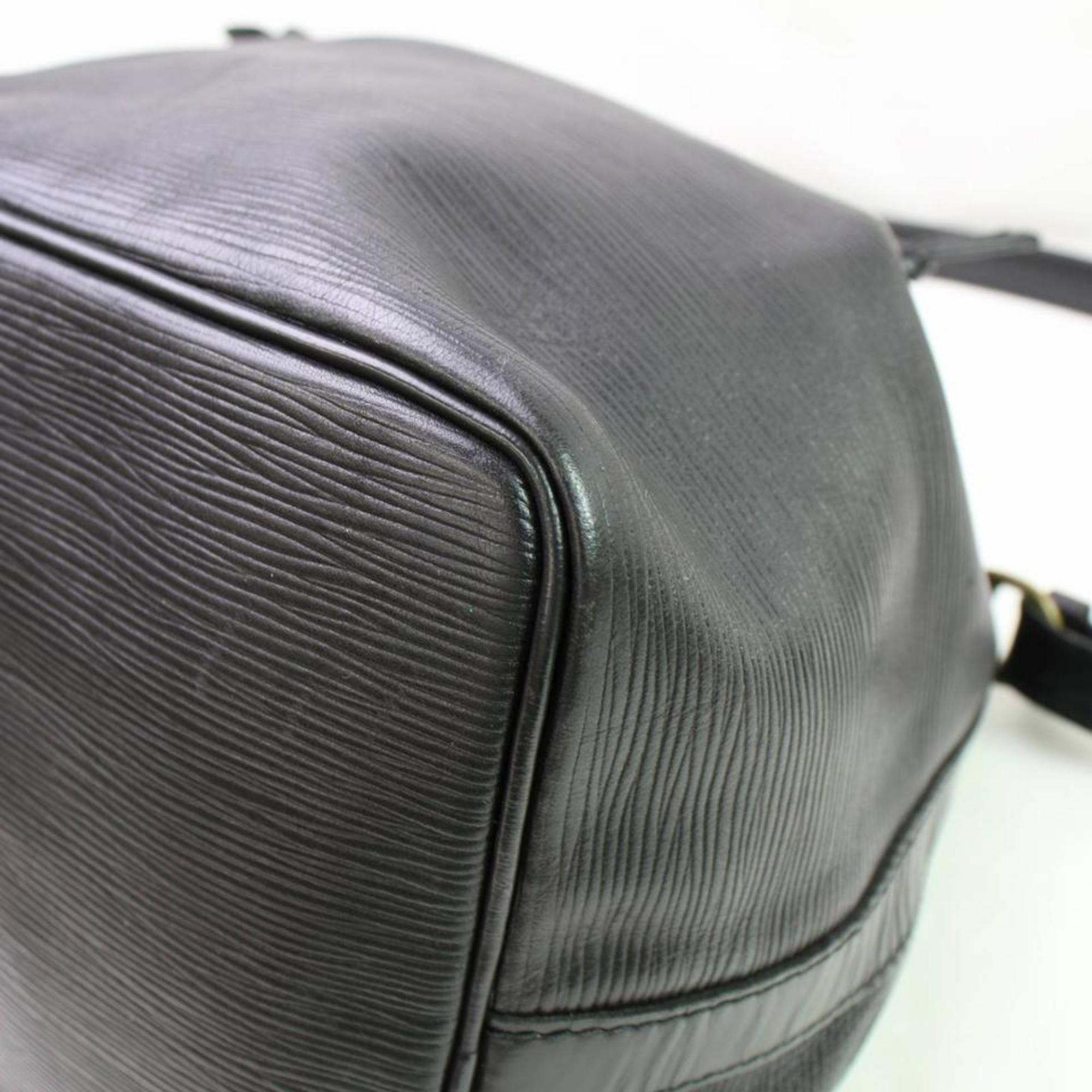 Louis Vuitton Petit Noe Hobo 867105 Black Leather Shoulder Bag For Sale 3