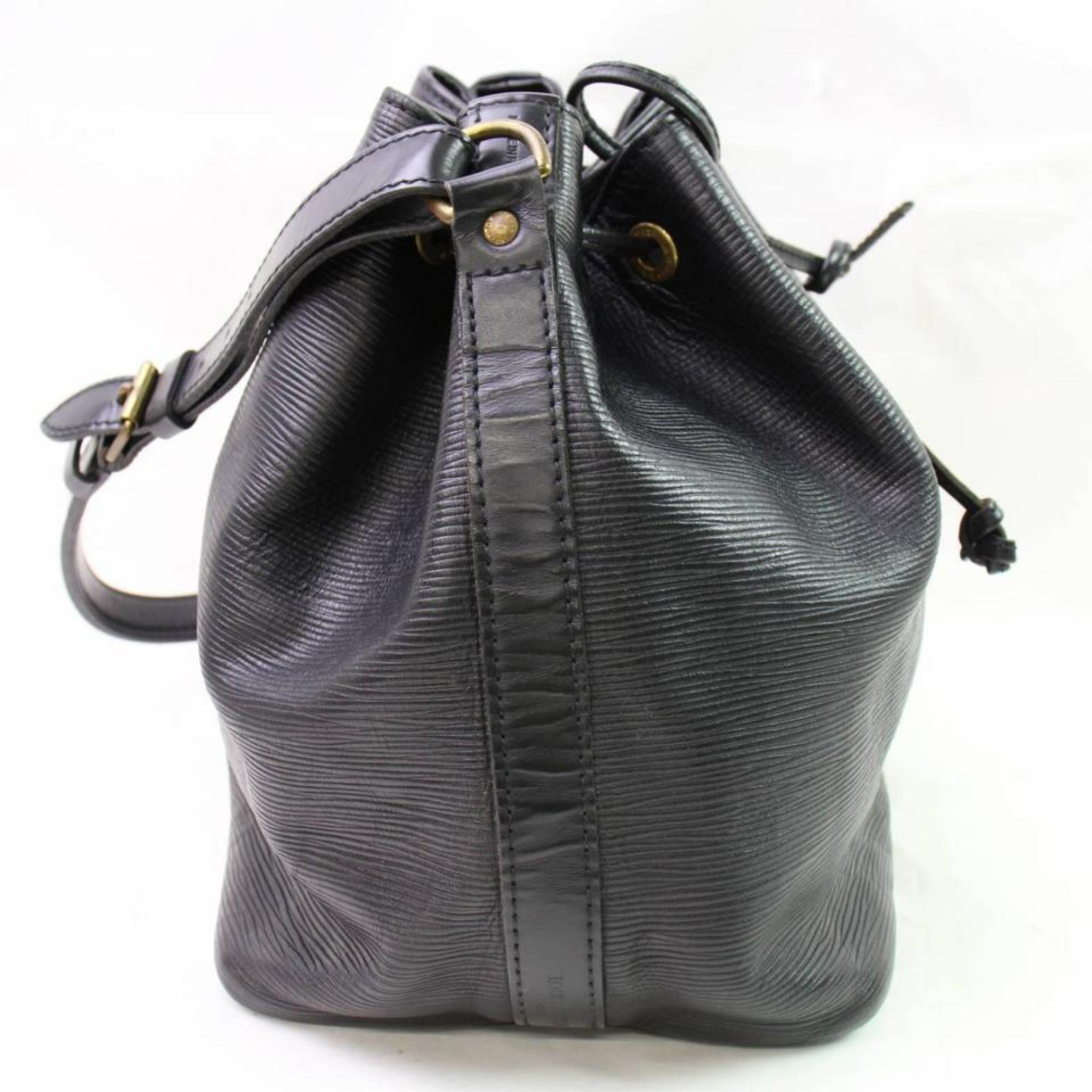 Louis Vuitton Petit Noe Hobo 867105 Black Leather Shoulder Bag For Sale 4