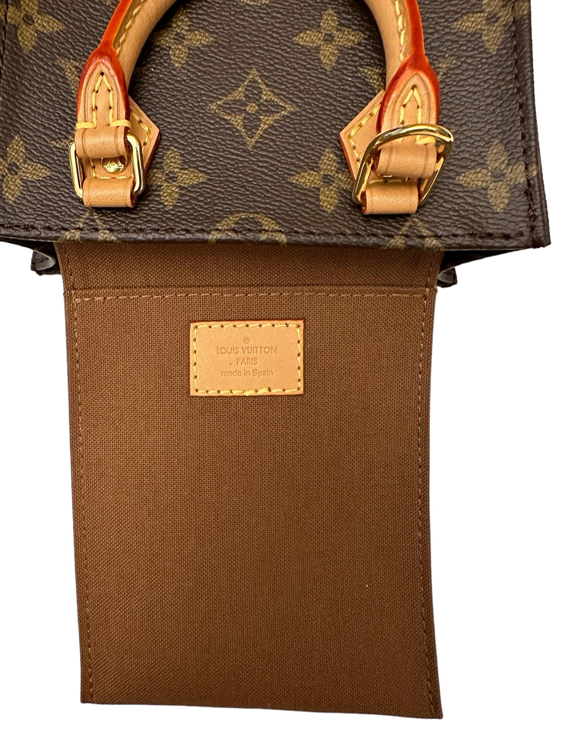 Louis Vuitton Petit Sac Plat Monogram Bag In Excellent Condition In Geneva, CH