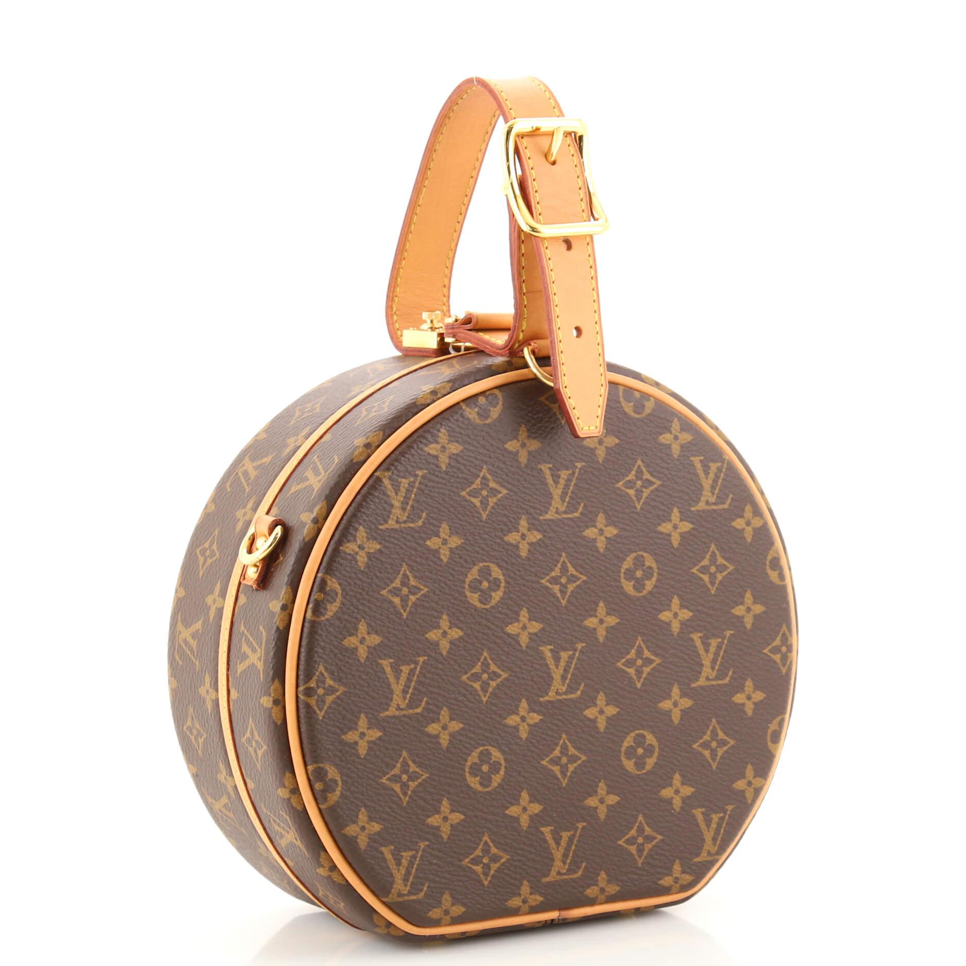 Condition: Fair. Moderate odor throughout. Minor wear, creasing, scuffs, darkening and watermarks on leather trims, handle and strap. Wear, scuffs and indentations in interior, scratches on hardware.
Accessories: With Strap
Measurements: Handle Drop