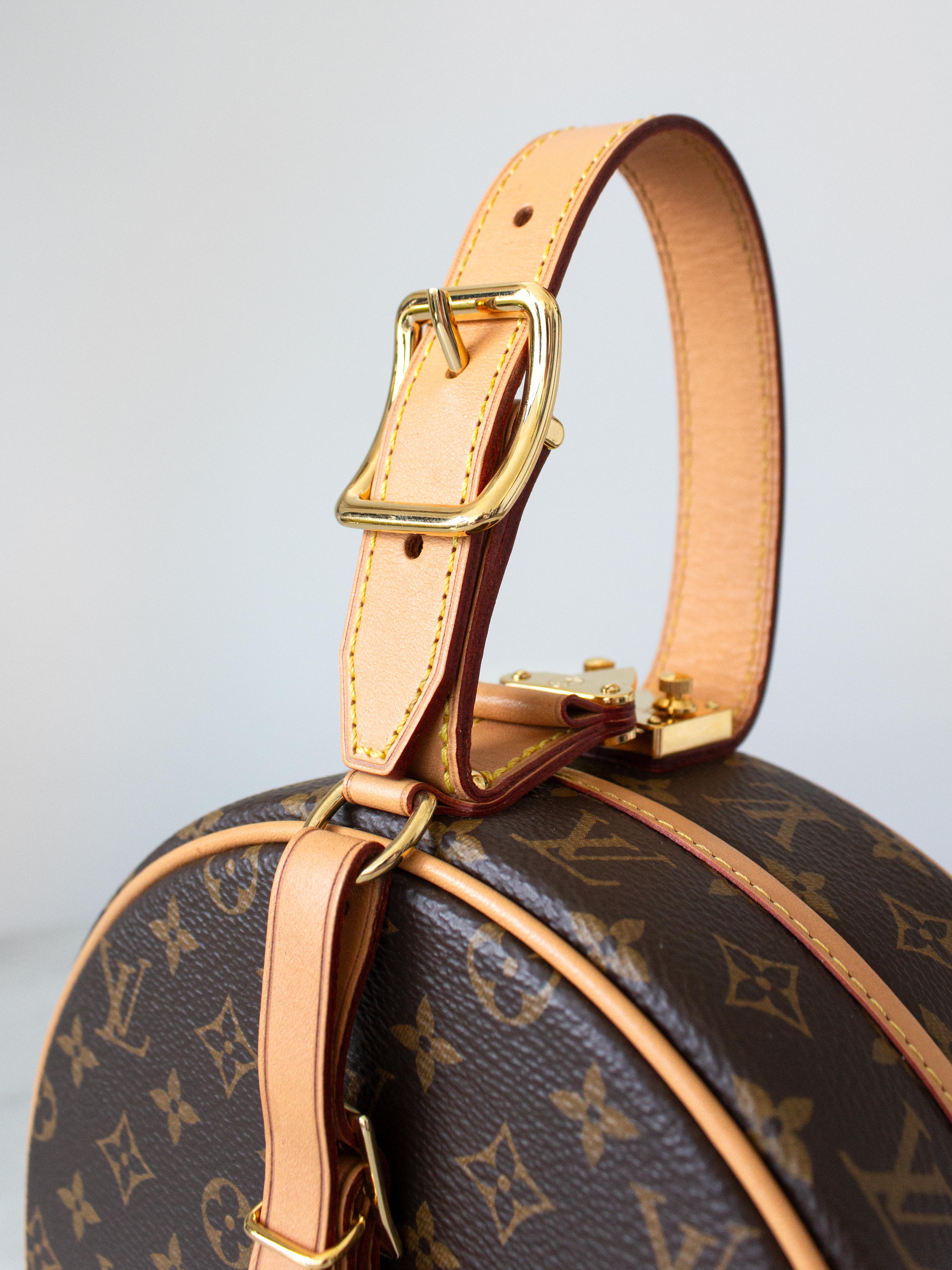 Louis Vuitton Petite Boite Chapeau Monogramm Umhängetasche aus Segeltuch mit Monogramm im Angebot 2