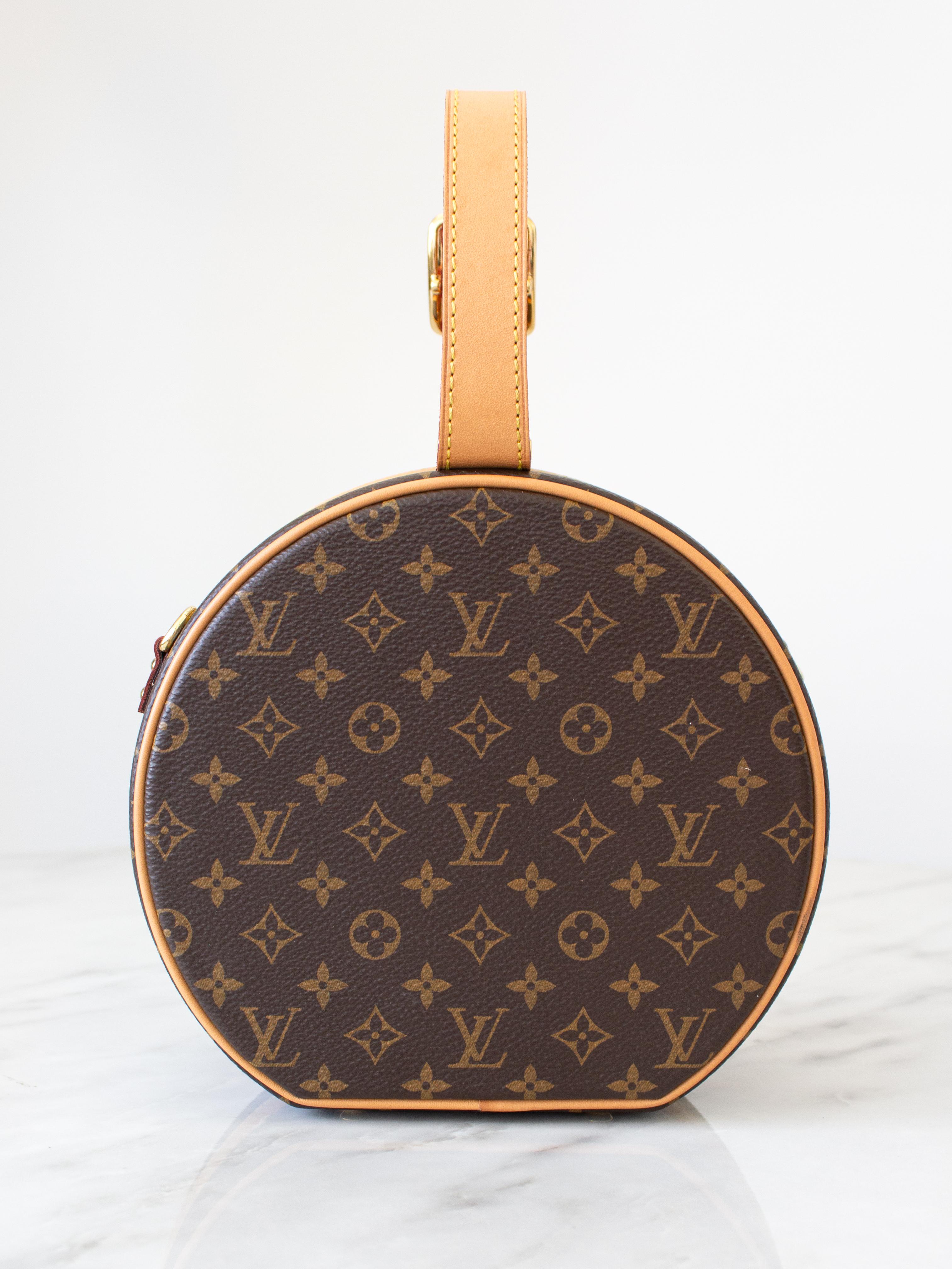 Louis Vuitton Petite Boite Chapeau Monogramm Umhängetasche aus Segeltuch mit Monogramm im Angebot 4