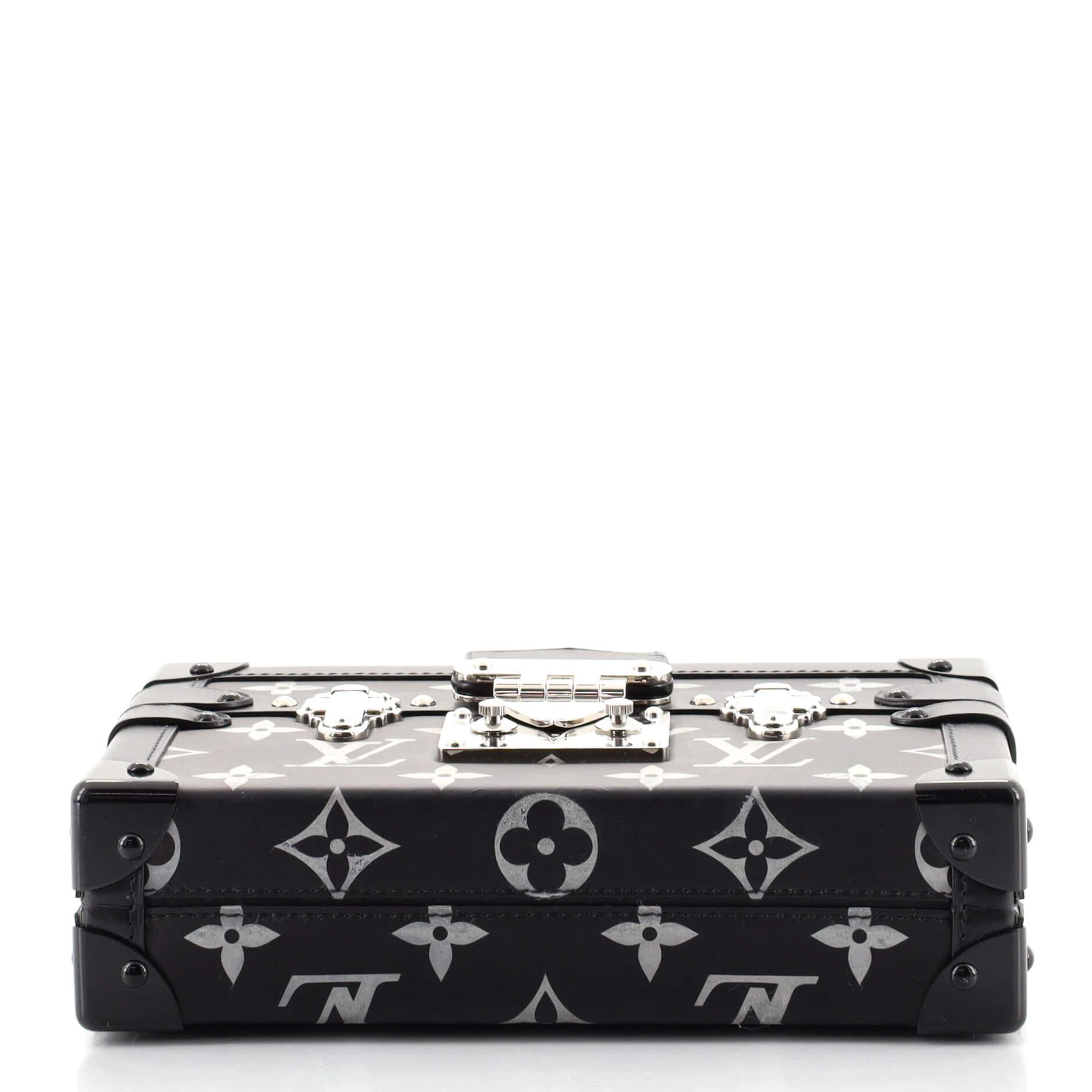 Louis Vuitton Petite Malle Handtasche Limited Edition reflektierendes Monogramm Segeltuch im Zustand „Gut“ in NY, NY