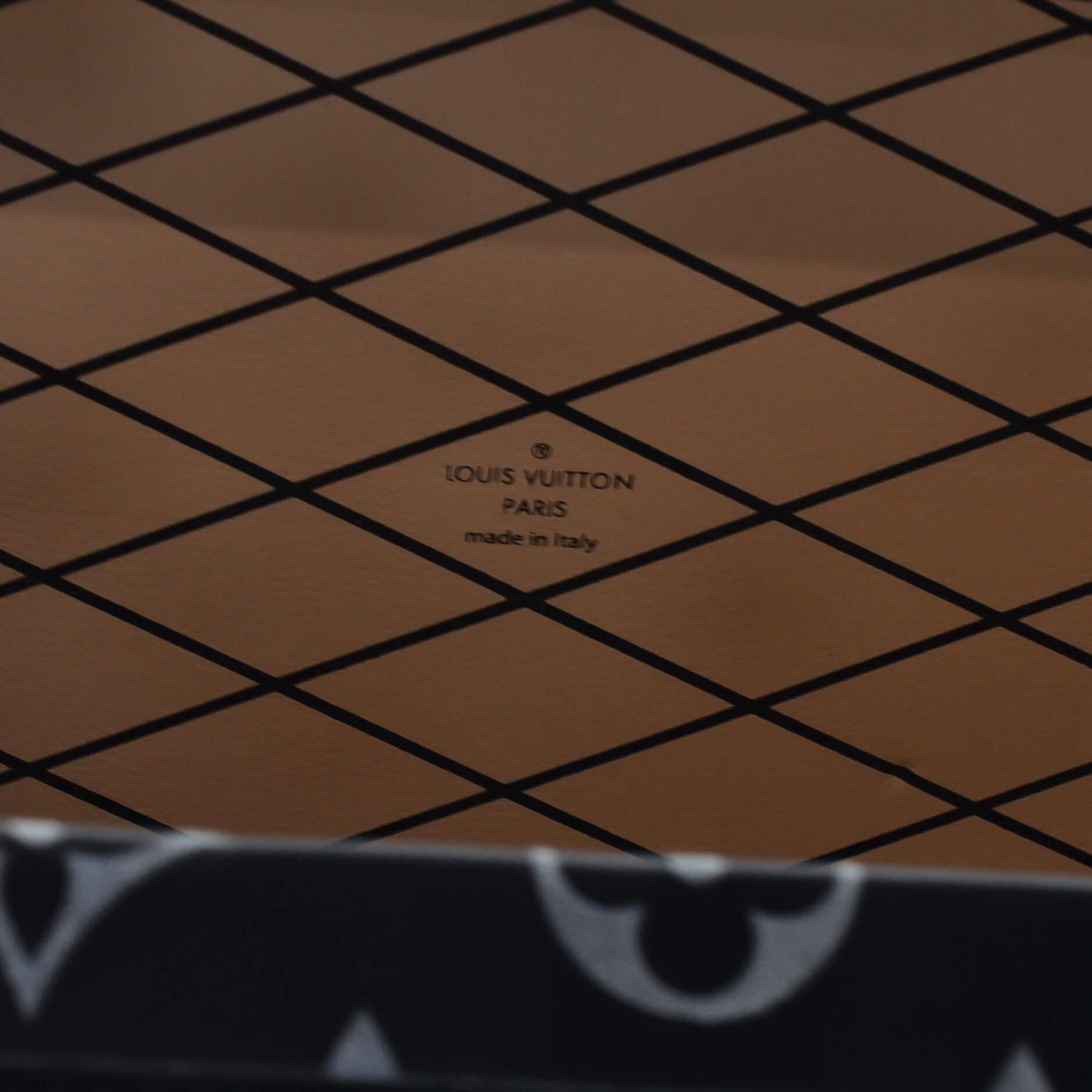 Louis Vuitton Petite Malle Handtasche Limited Edition reflektierendes Monogramm Segeltuch 1
