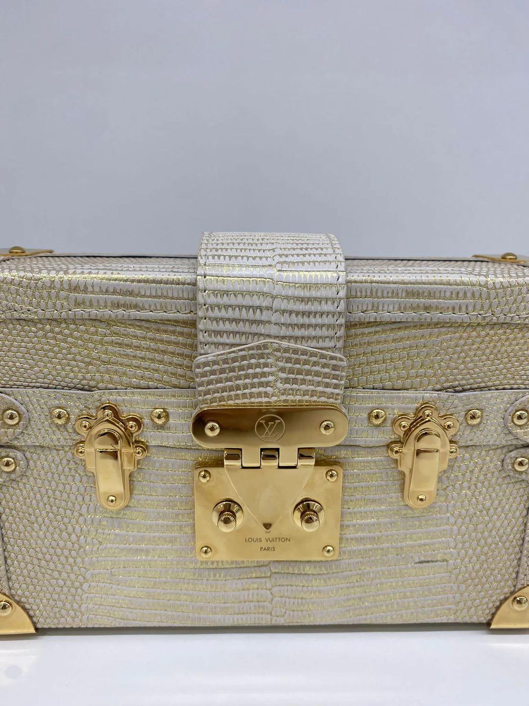 Louis Vuitton Petite Malle en lézard doré en vente 3