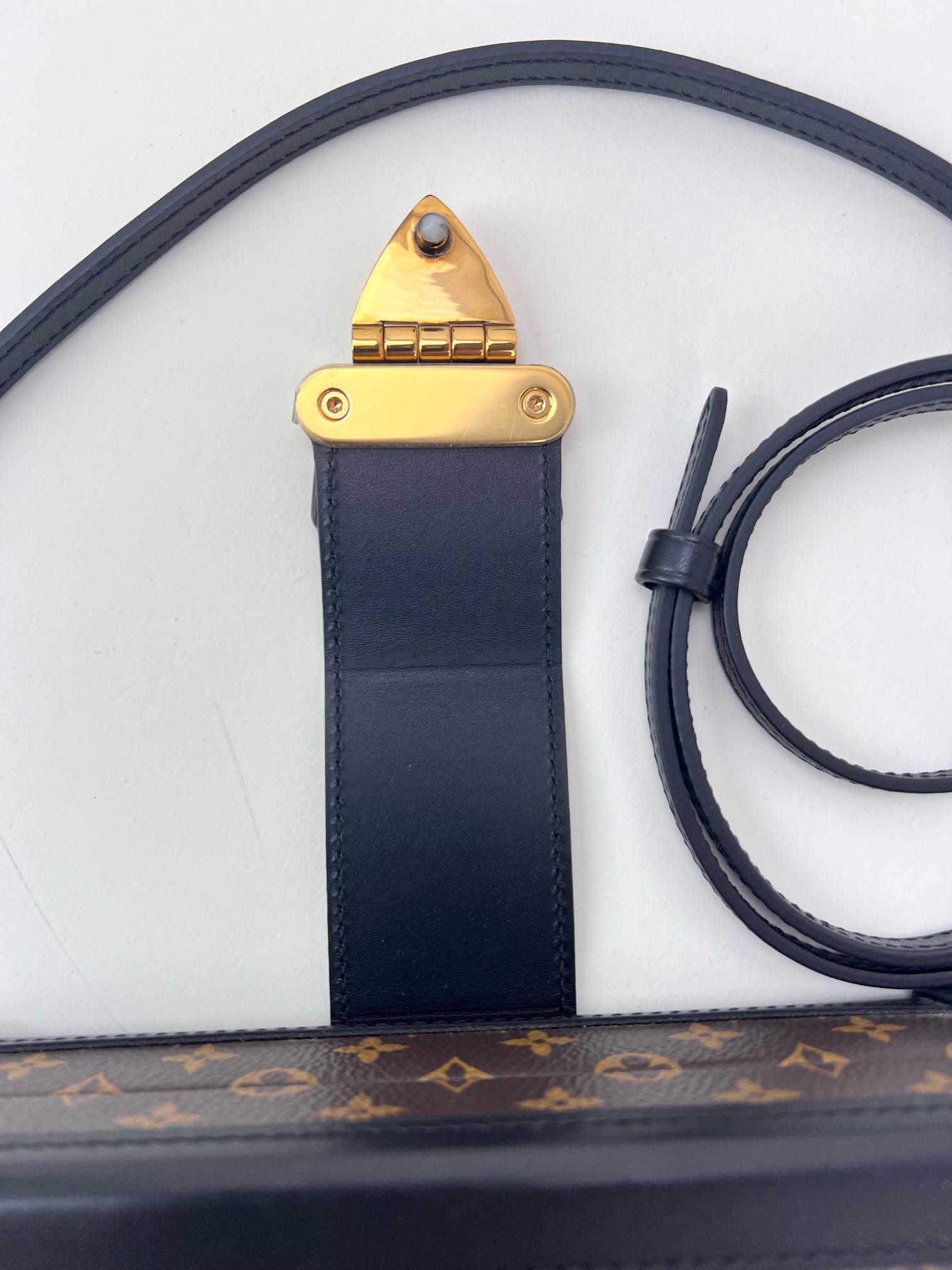 Louis Vuitton Petite Malle Patches Monogram Crossbody Clutch Bag Limited Edition For Sale 3