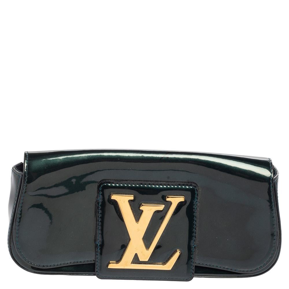 Well-crafted and overflowing with style this Sobe clutch is from Louis Vuitton. It has a patent leather exterior, a fabric interior, and a large LV adorned on the flap. This creation will lift all your gowns and elegant outfits.

