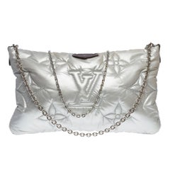 Louis Vuitton Pillow capsule Maxi Pochette shoulder bag in silver nylon, SHW