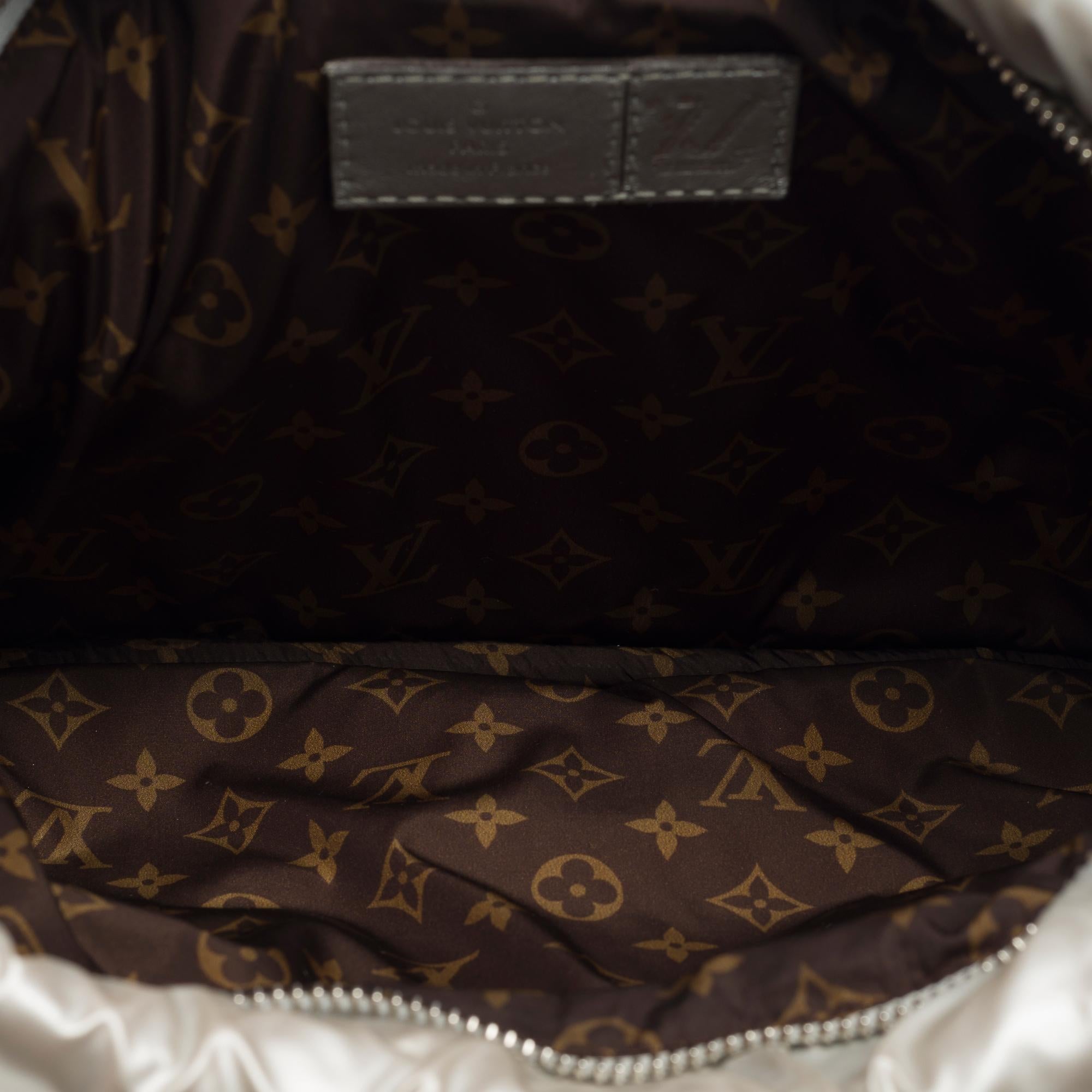 Louis Vuitton Pillow capsule Maxi Pochette shoulder bag in silver nylon, SHW 3