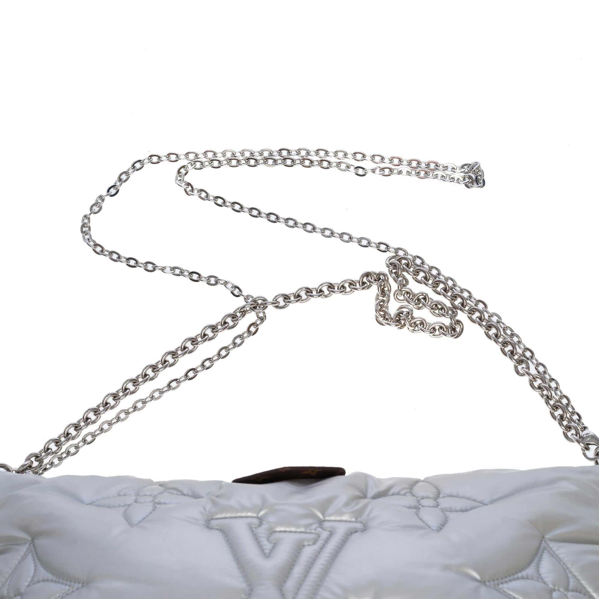 Louis Vuitton Pillow capsule Maxi Pochette shoulder bag in silver nylon, SHW 4