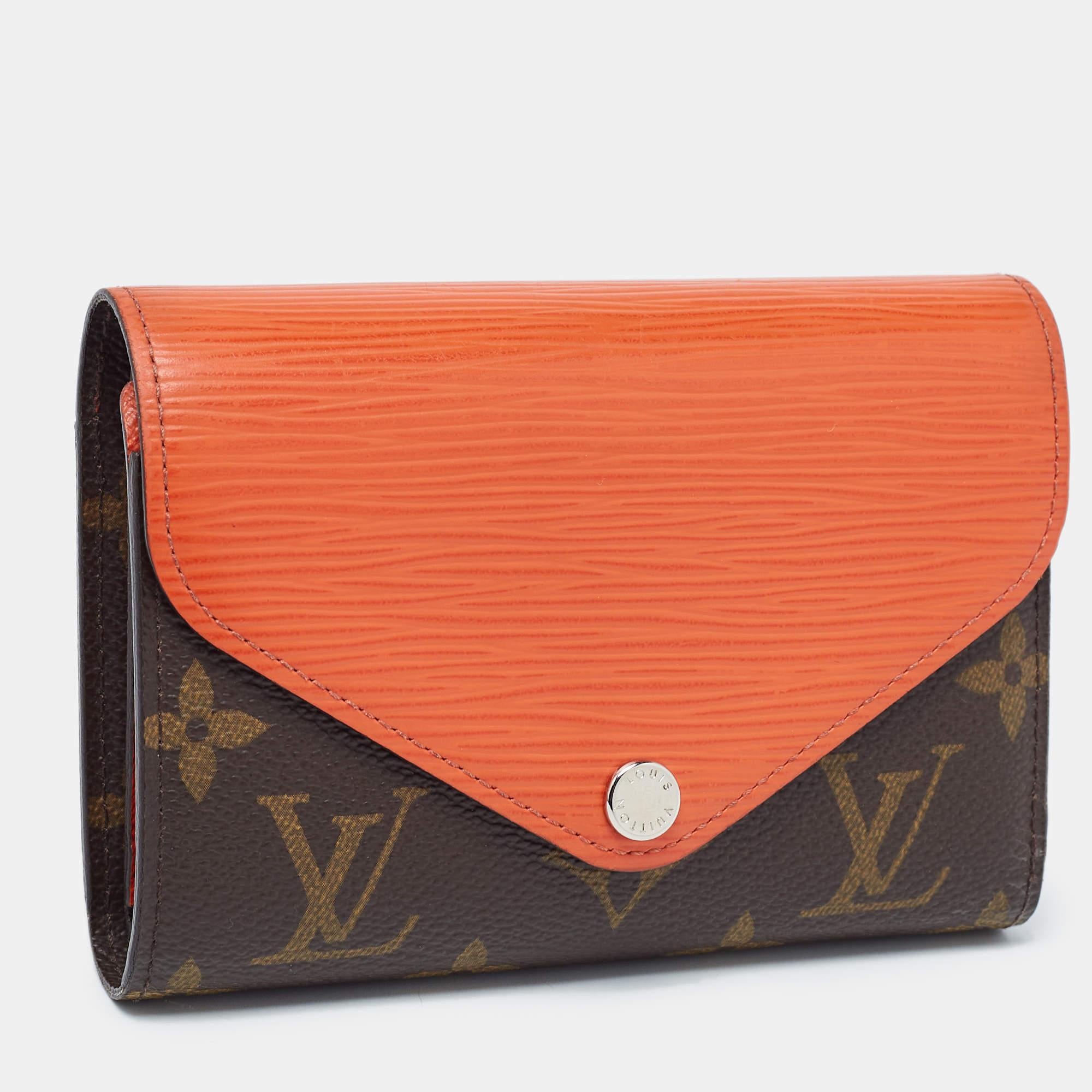 This classy Louis Vuitton wallet brings along a touch of luxury and immense style. It comes perfectly crafted to neatly carry your cards and cash.

