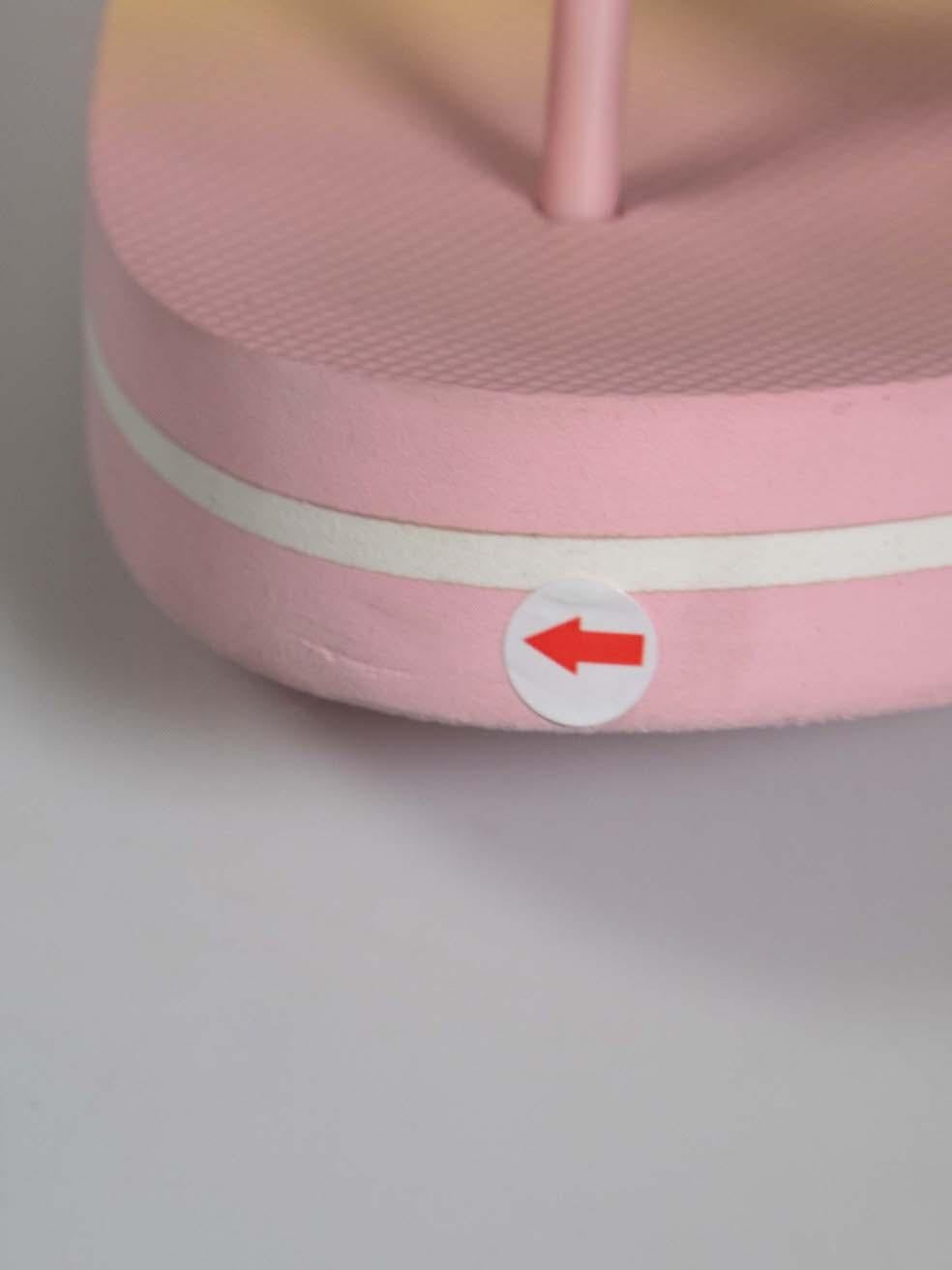 Louis Vuitton Pink 'AuBy The Pool'Au Logo Slippers Size IT 39 en vente 2