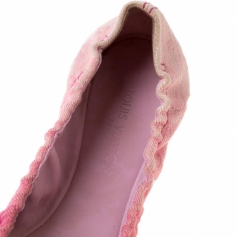 Louis Vuitton Ballerine con fibbia in denim rosa misura 37,5 in vendita 1