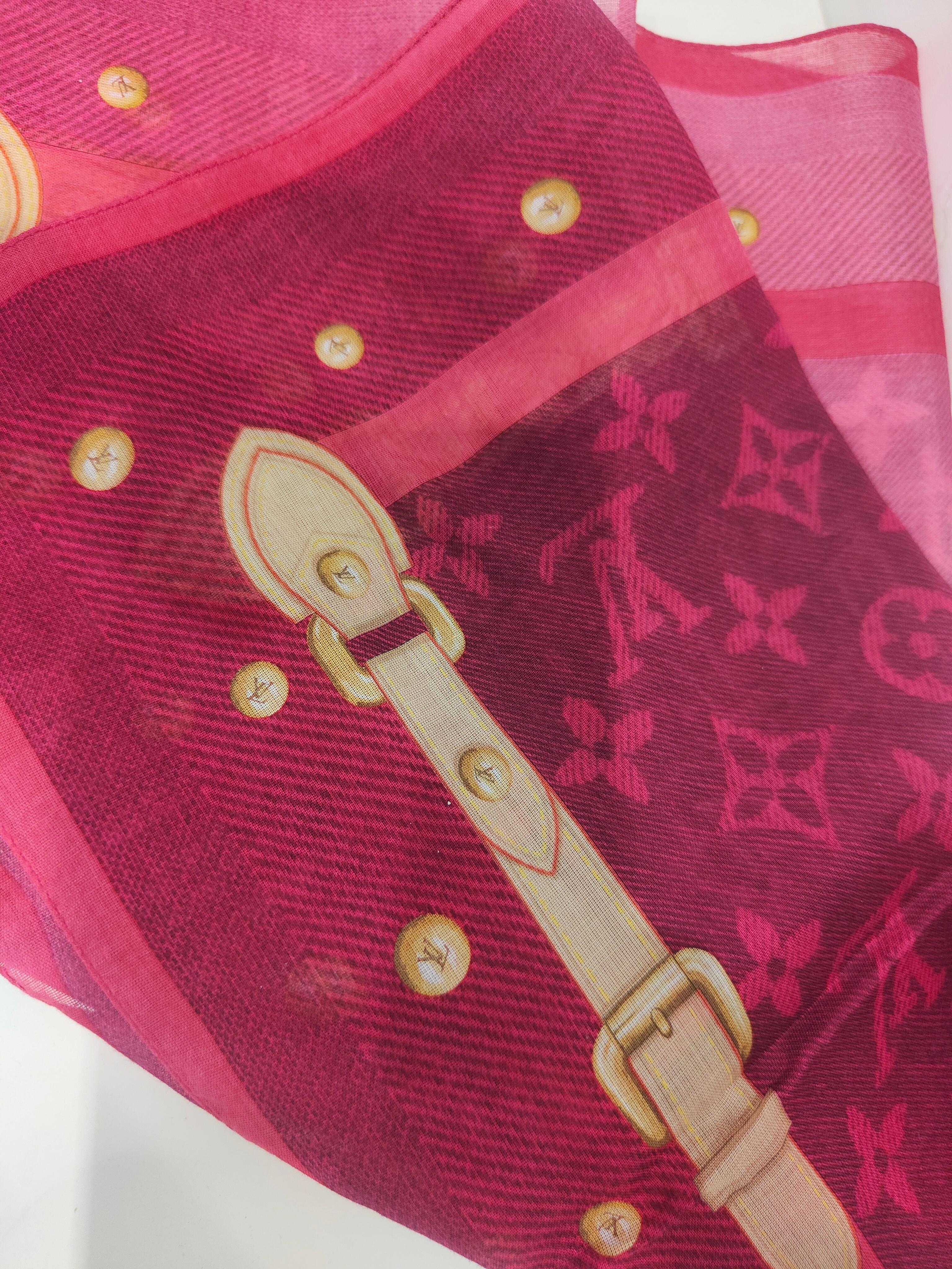 Foulard rosa Louis Vuitton en Excelente Estado en Capri, IT
