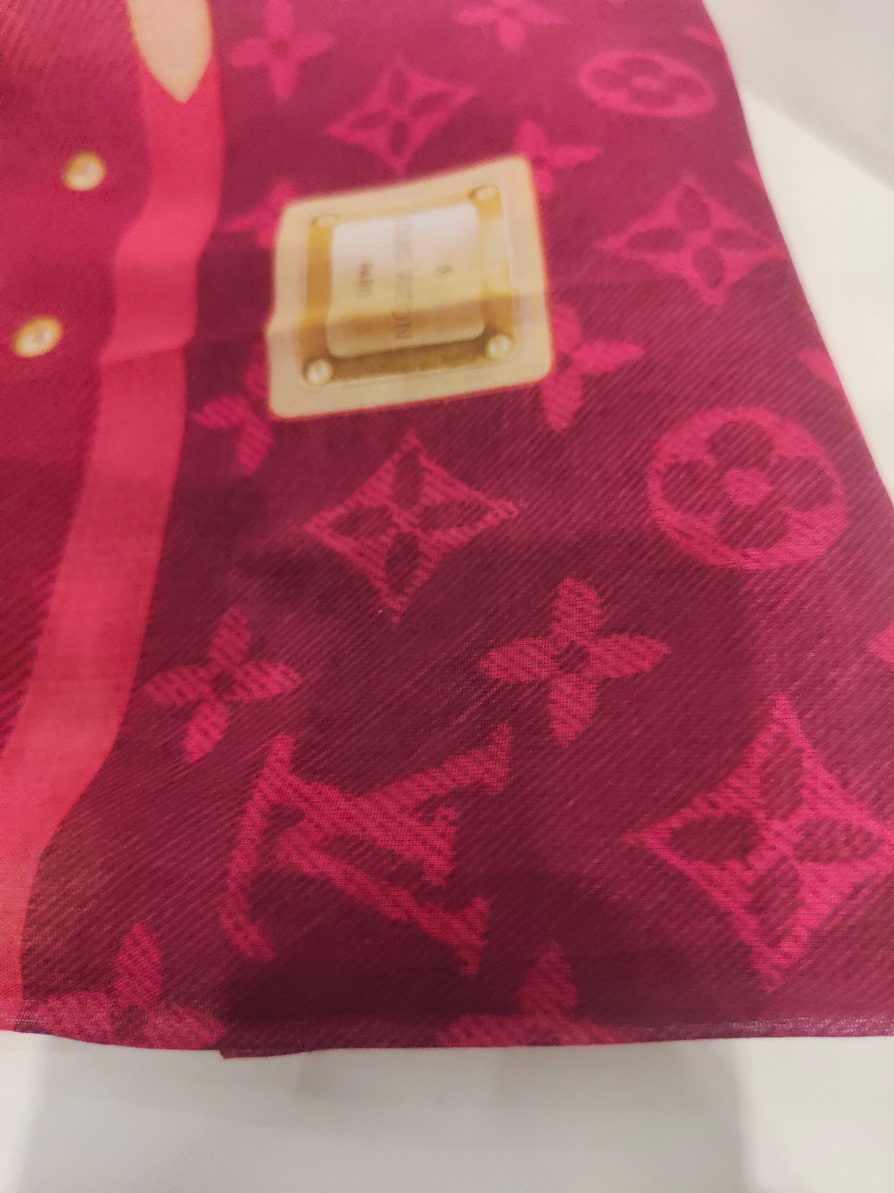 Foulard rosa Louis Vuitton 1
