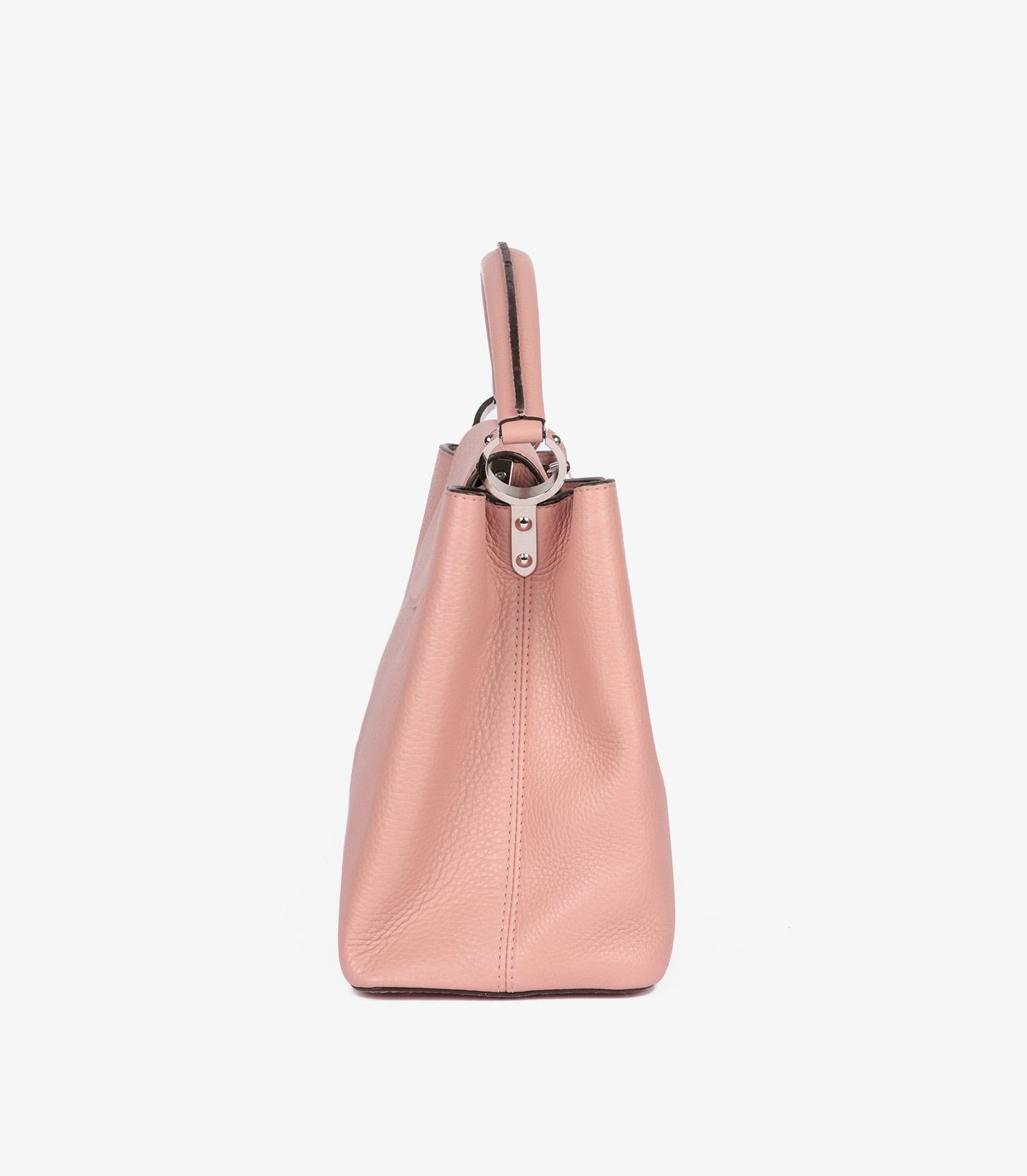 Rose Louis Vuitton Capucines MM en cuir de veau grainé rose en vente