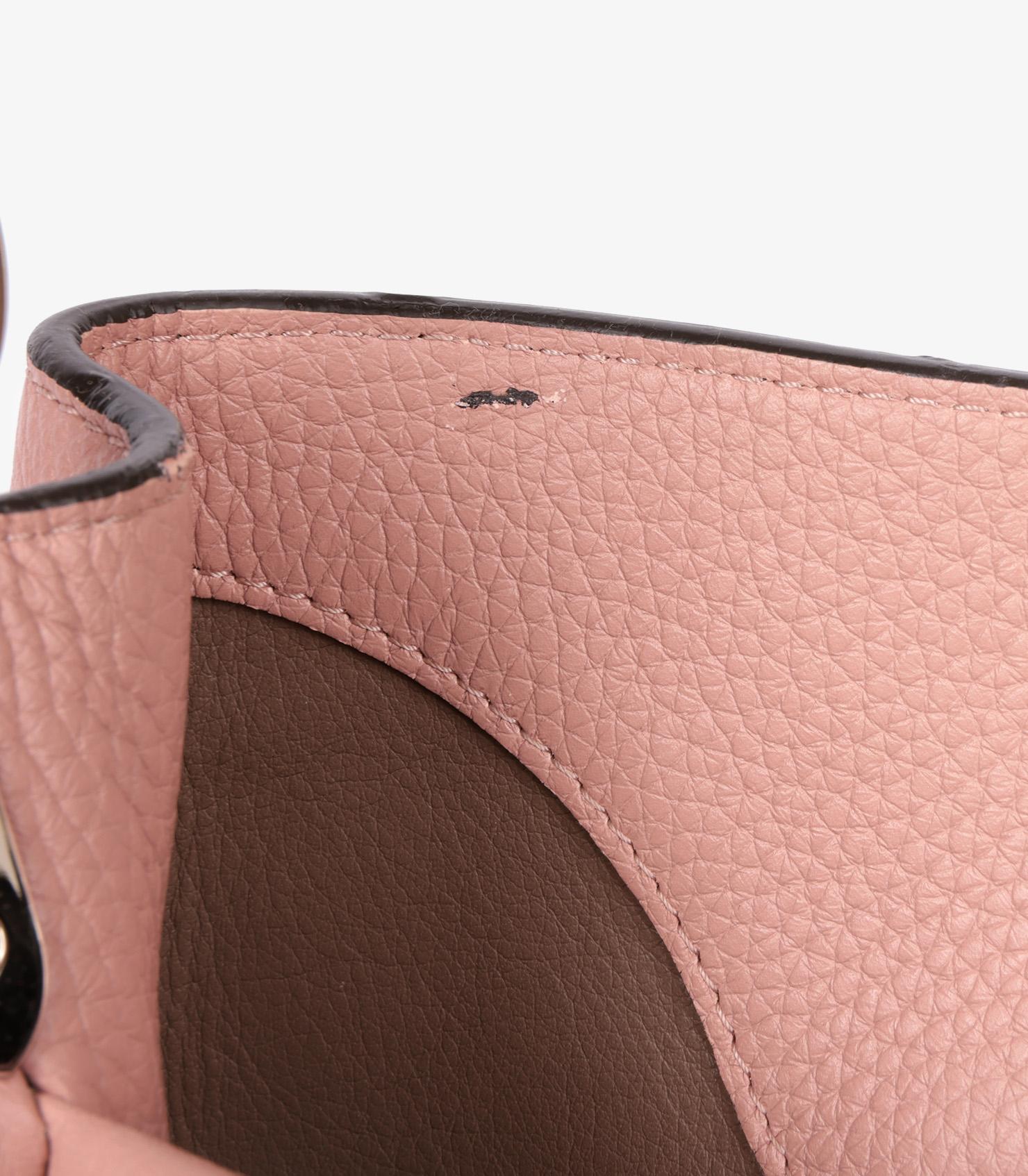 Louis Vuitton Capucines MM en cuir de veau grainé rose en vente 3