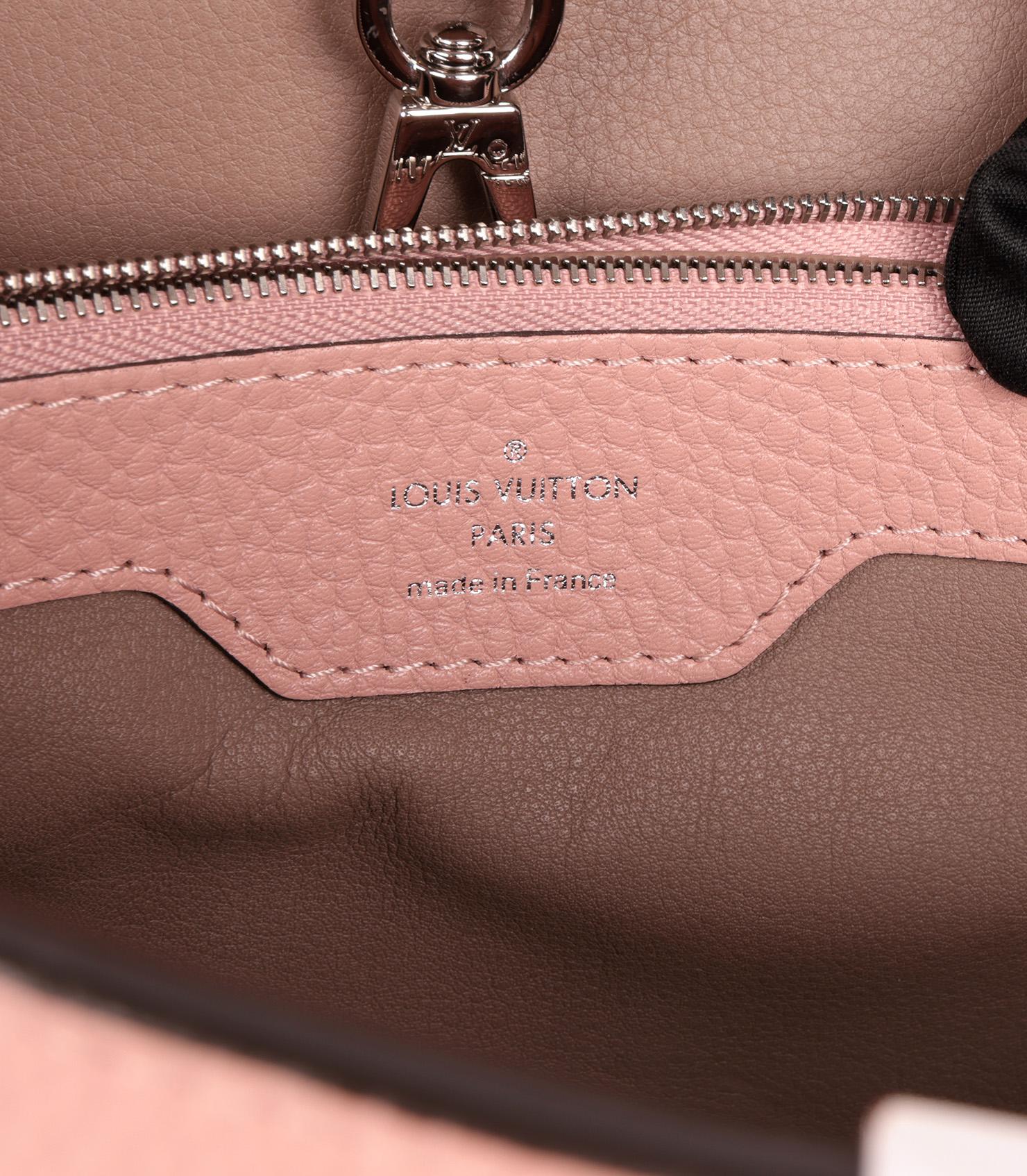 Louis Vuitton Capucines MM en cuir de veau grainé rose en vente 4