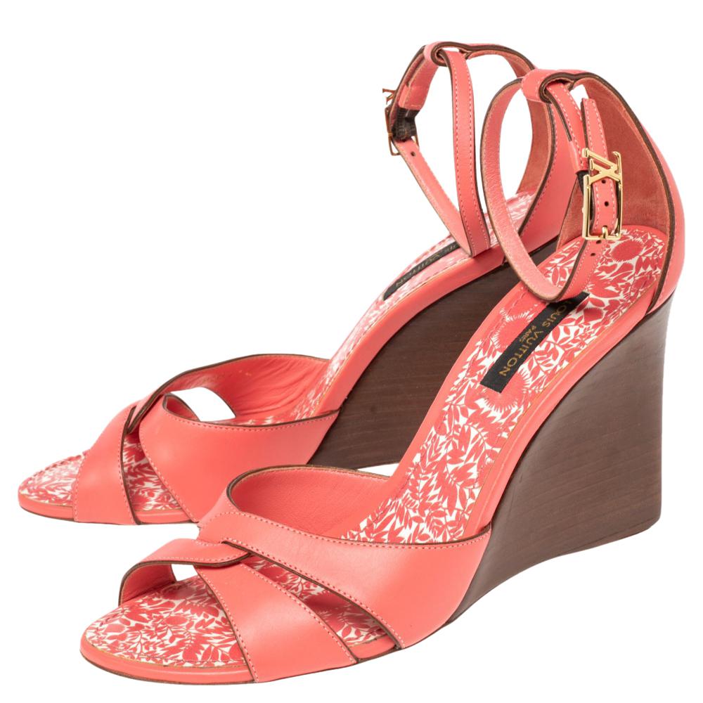 Louis Vuitton yet again brings a stunning set of sandals that makes us marvel at its beauty and craftsmanship. Crafted from pink leather, they are designed with slender straps that elegantly frame the uppers and are secured with ankle straps.

