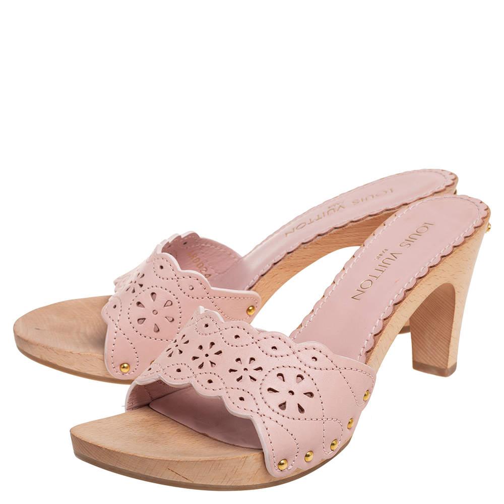 Louis Vuitton Pink Leather Cut Out Wooden Slide Clogs Size 41 In Good Condition In Dubai, Al Qouz 2