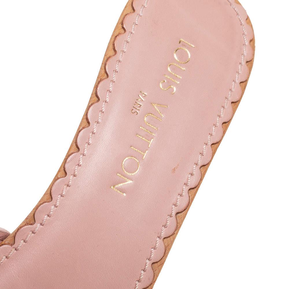 Louis Vuitton Pink Leather Cut Out Wooden Slide Clogs Size 41 In Good Condition For Sale In Dubai, Al Qouz 2