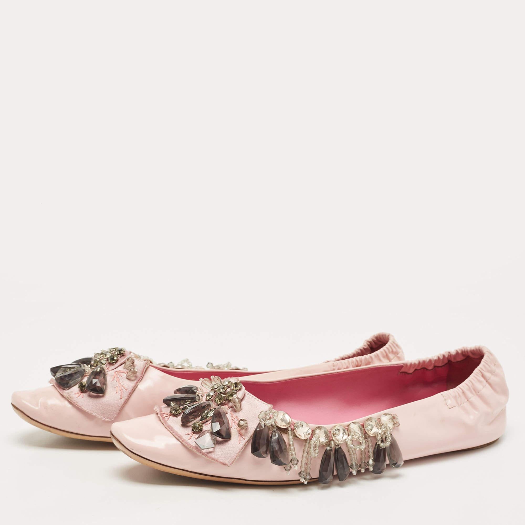 Louis Vuitton Pink Leather Embellished Ballet Flats Size 39.5 In Good Condition For Sale In Dubai, Al Qouz 2