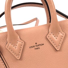 Louis Vuitton - Sac à bandoulière en cuir rose:: tissu monogramme:: petit modèle à poignée supérieure