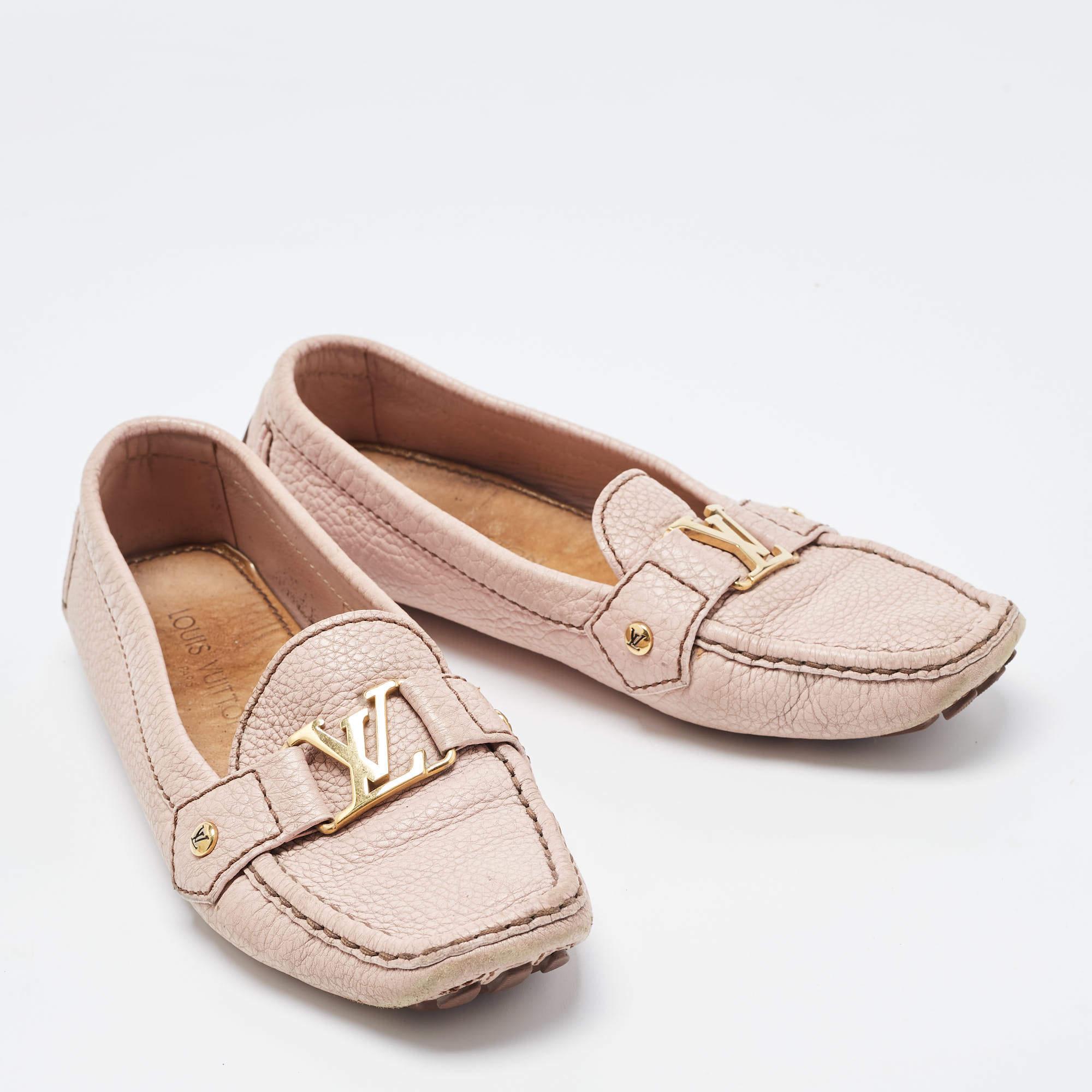 Louis Vuitton Pink Leather Oxford Loafers Size 38 In Good Condition For Sale In Dubai, Al Qouz 2