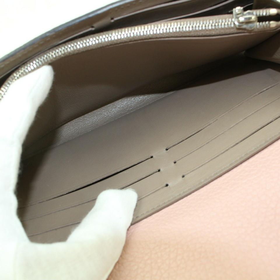 Louis Vuitton Pink Long Capucines Taurillon Leather 872254 Wallet In Good Condition In Dix hills, NY