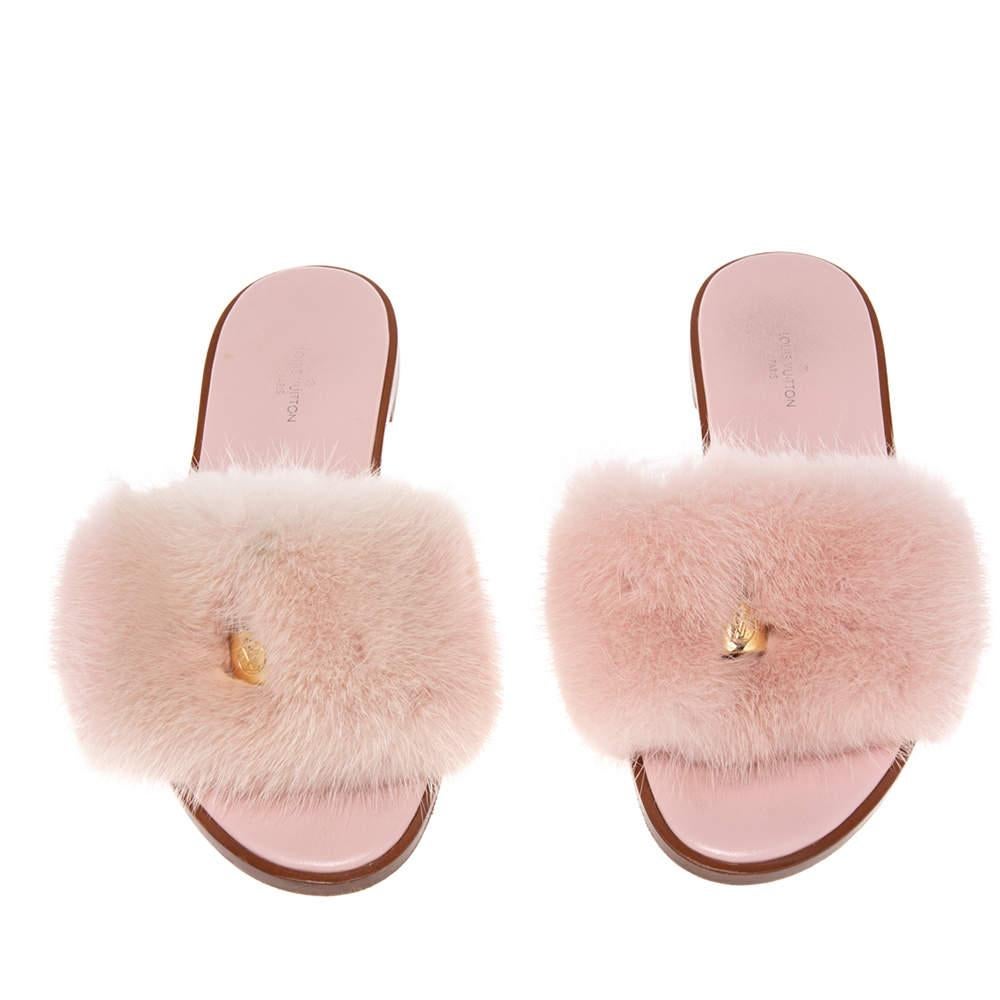 These Lock It slides from Louis Vuitton are a gift of comfort and style you cannot refuse! They have been crafted from Mink fur and styled in an open-toe silhouette. The vamps are creatively detailed with LV padlocks that lend the pair a signature