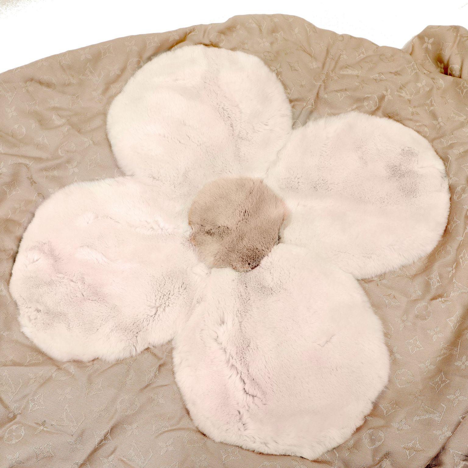 Louis Vuitton Pink Mink Limited Edition Monogram Shawl In Good Condition For Sale In Palm Beach, FL