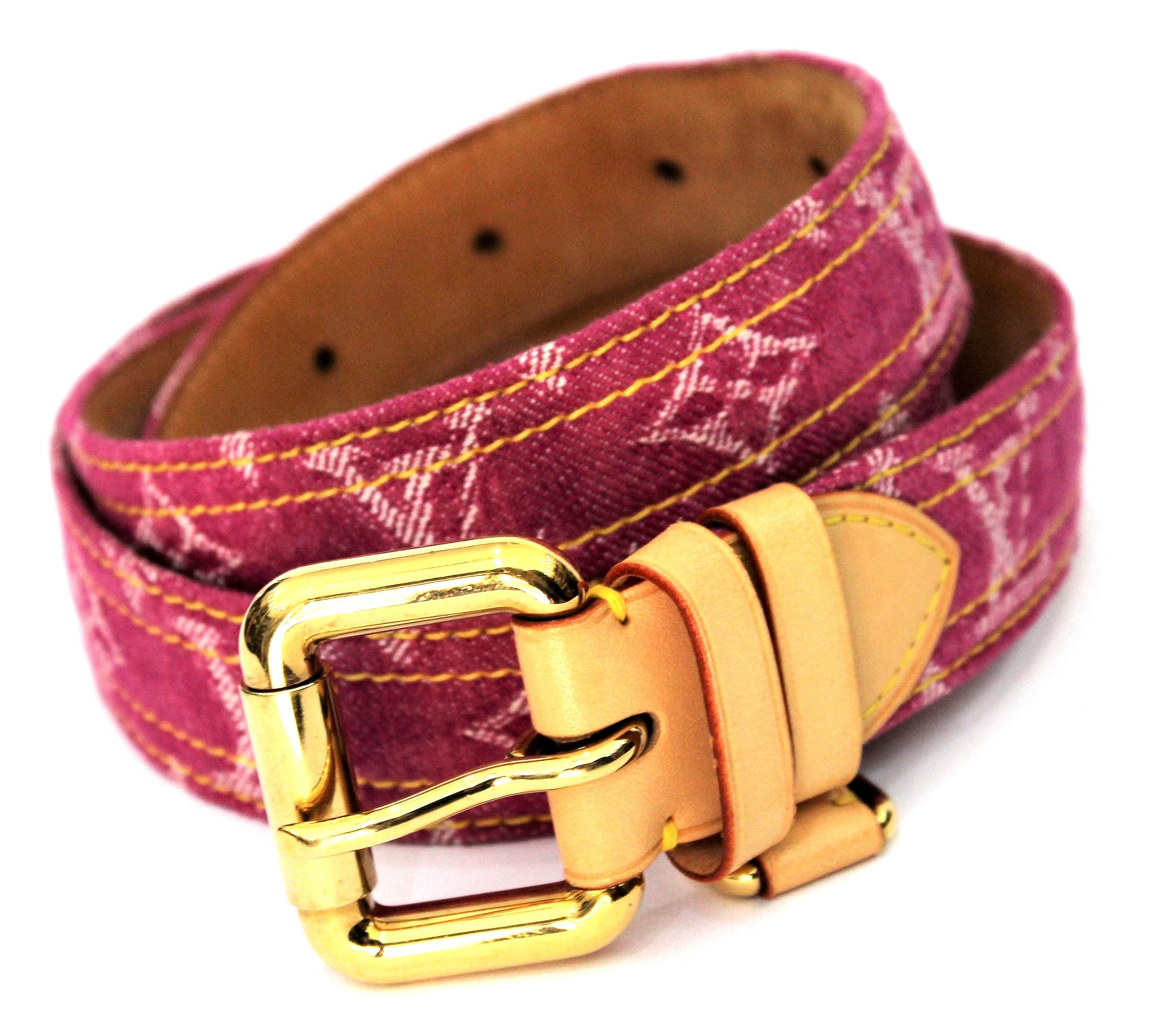 Chic and elegant is this Louis Vuitton belt! Made of monogram denim, this belt is adorned with beige leather and gold buckle front. Perfect for making your outfit more extravagant. Size 90/36.