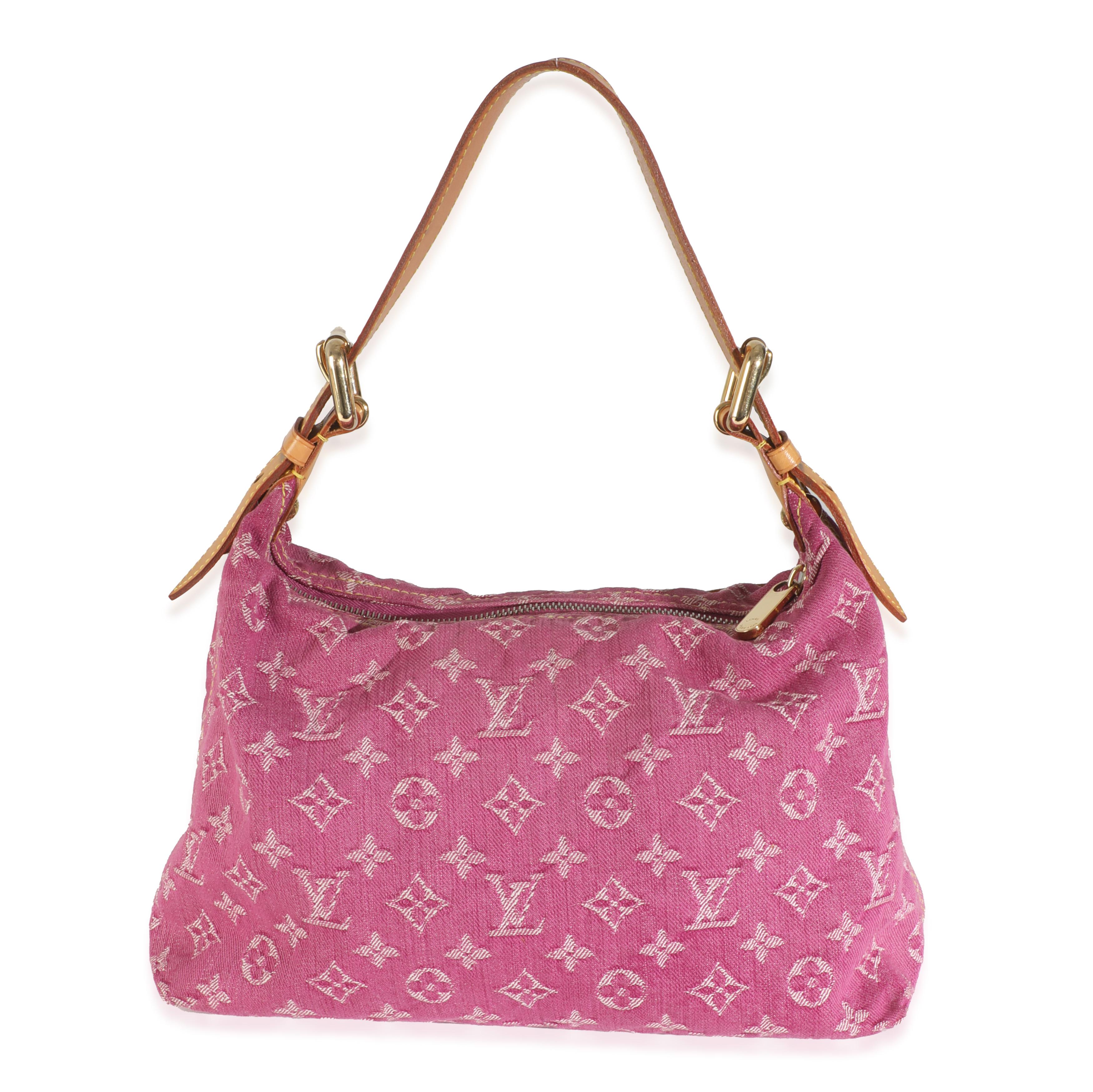 Titre du listing : Louis Vuitton Pink Monogram Denim Pleaty Bag
SKU : Z145354
Condit : Usagé 
Condition du sac à main : Bon
Commentaires sur l'état : L'article est en bon état avec des signes apparents d'usure.  Petit trou dans le coin arrière
