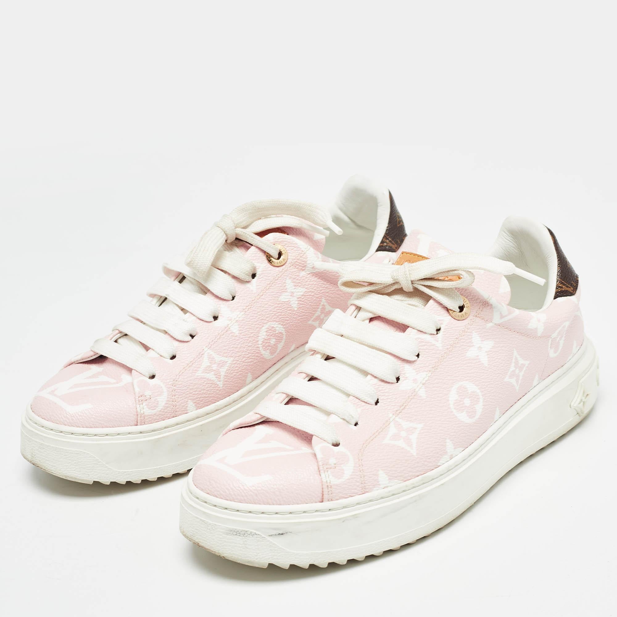 Coming in a classic silhouette these designer sneakers are a seamless combination of luxury comfort and style. These sneakers are finished with signature details and comfortable insoles.