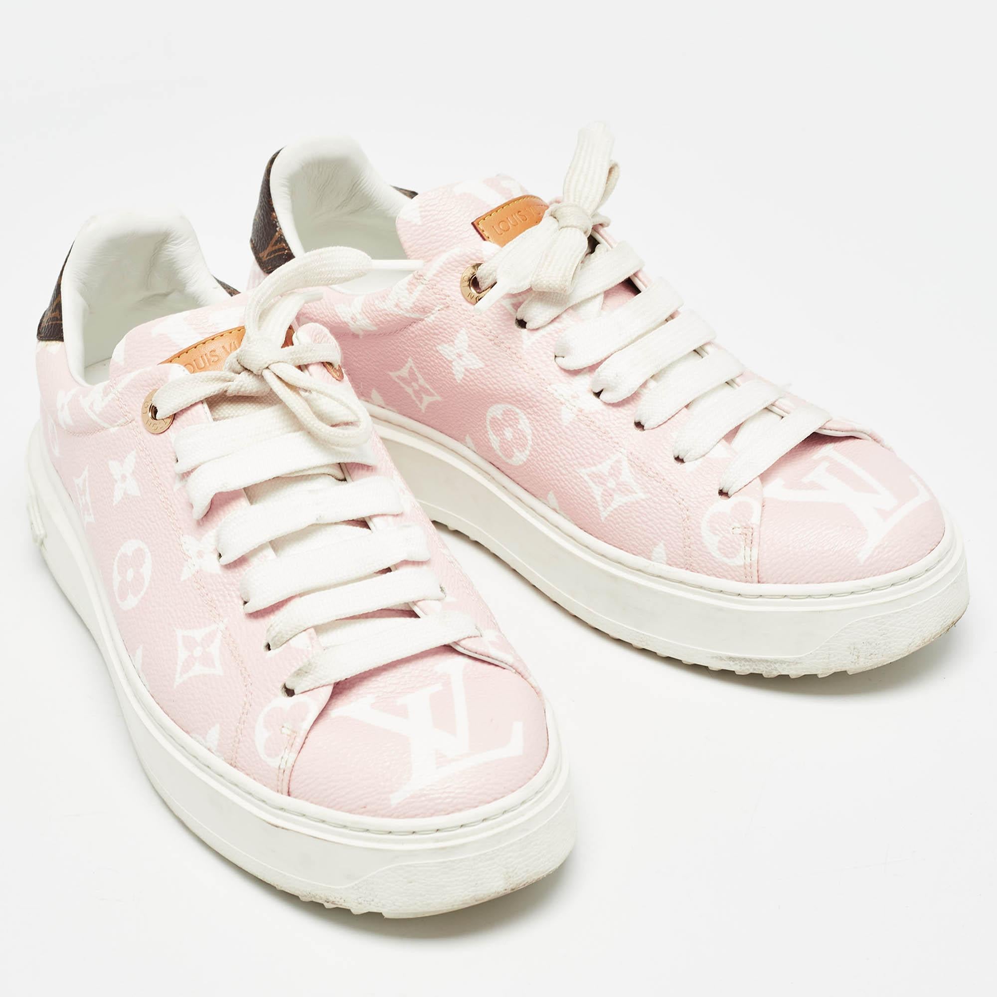 Louis Vuitton Pink Monogram Giant Canvas Time Out Sneakers Size 38.5 In Good Condition For Sale In Dubai, Al Qouz 2