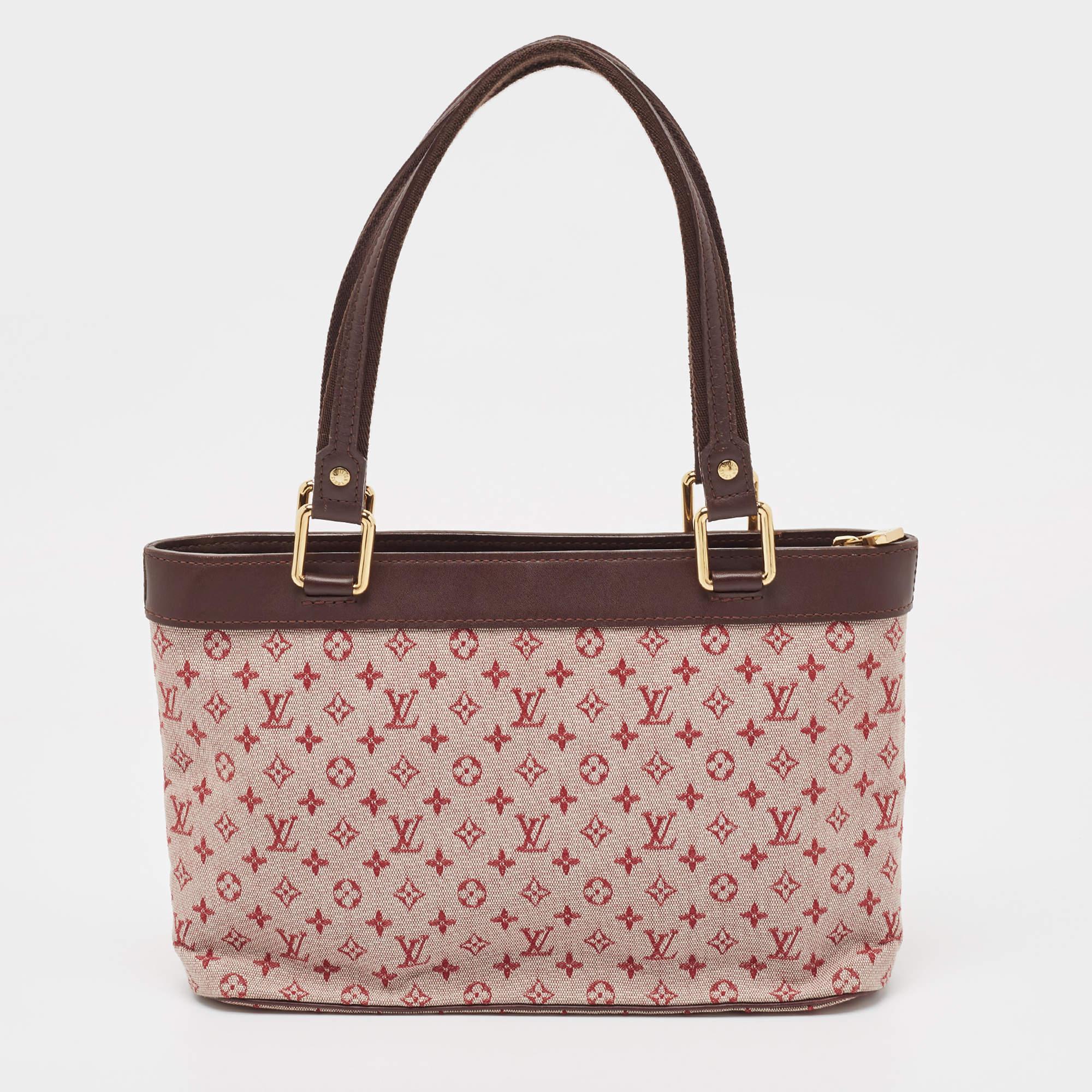 The house of Louis Vuitton offers this beautiful Mini Lin Lucille PM TST bag in pink to help you create timeless style edits every season. Crafted with quality materials, this piece will last you a long time.

