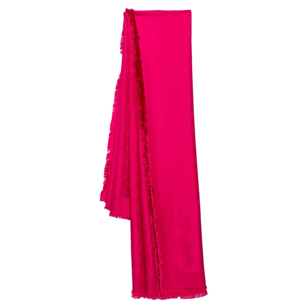 For days when you want your accessory to essay your style, this Louis Vuitton shawl is perfect. It carries a gorgeous pink shade with the signature monogram all over it. This shawl is created from quality silk for a luxurious feel and completed with