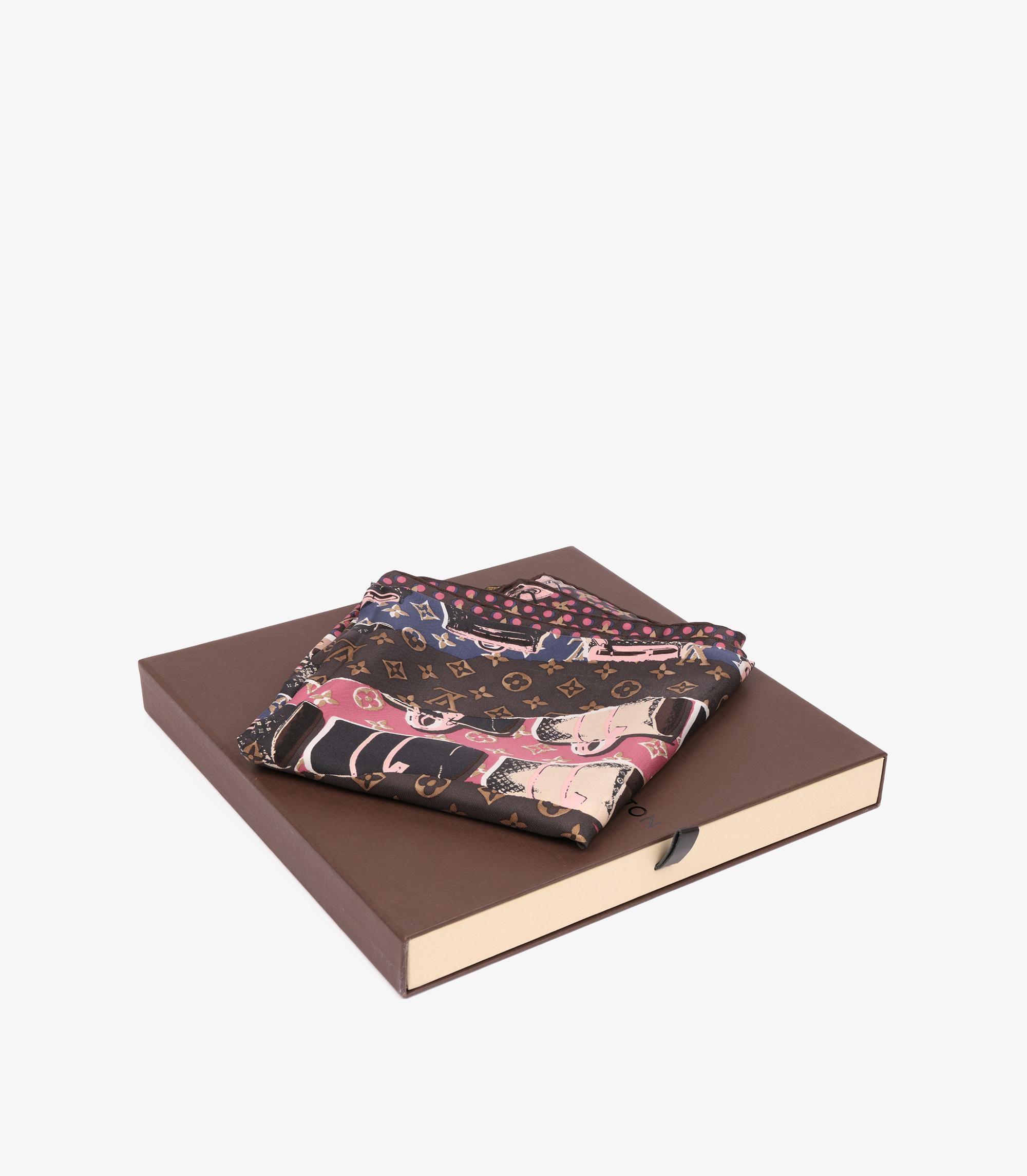 Louis Vuitton Sciarpa con carta da parati in seta Monogram rosa, blu e marrone In condizioni ottime in vendita a Bishop's Stortford, Hertfordshire