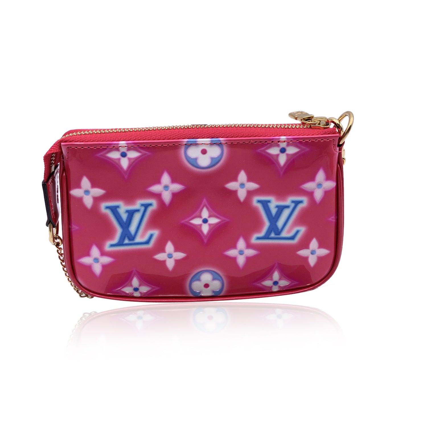 Louis Vuitton Pink Neon Monogram Vernis Mini Pochette Accessories Bag In Excellent Condition For Sale In Rome, Rome