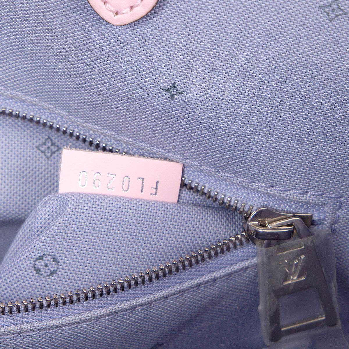 LOUIS VUITTON pink Pastel Monogram Giant ONTHEGO GM ESCALE Tote Bag In New Condition In Zürich, CH
