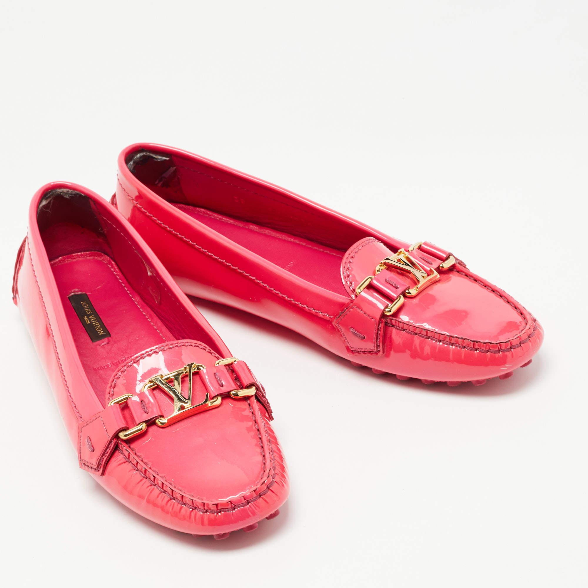 Louis Vuitton Pink Patent Leather Oxford Loafers Size 38 In Good Condition In Dubai, Al Qouz 2