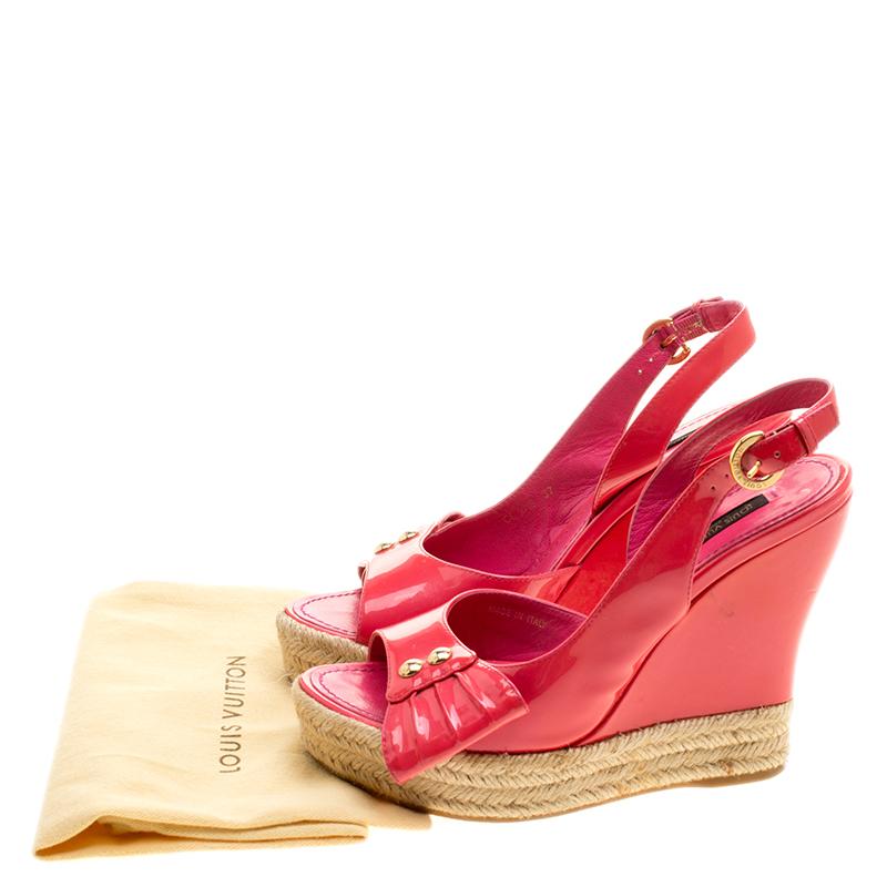 Louis Vuitton Pink Patent Leather Peep Toe Espadrille Wedge Slingback Sandals Si In Good Condition In Dubai, Al Qouz 2