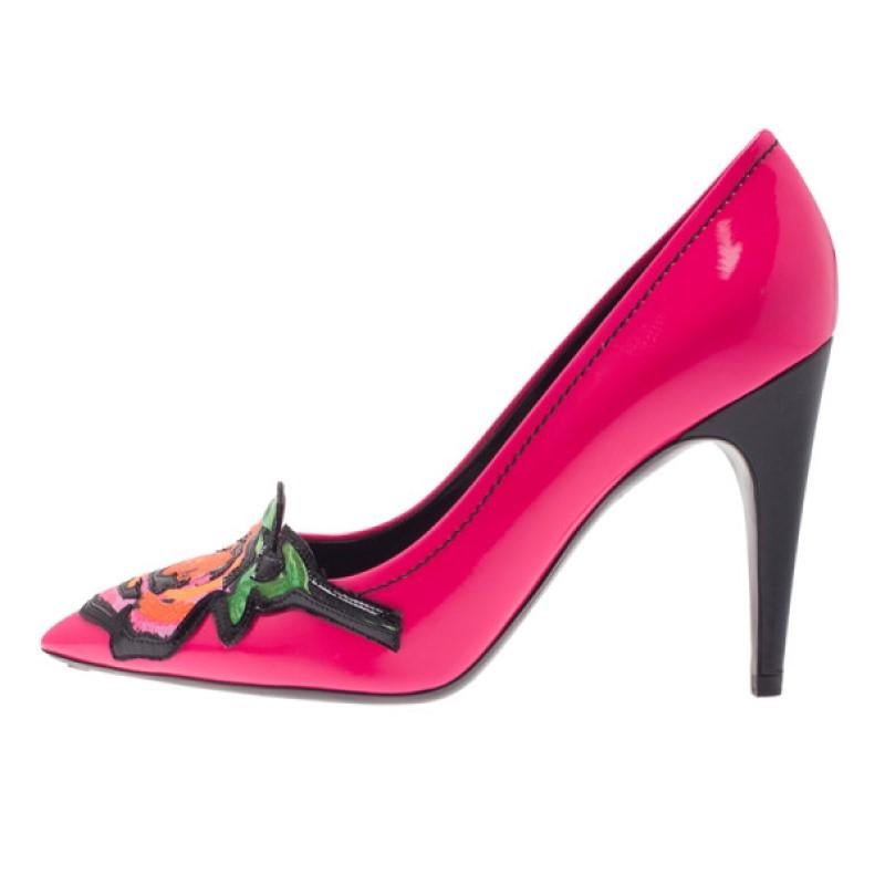 Give your summer days a pop of color with these Louis Vuitton pumps. Made from fuchsia patent leather, their black stitching matches the floral detailing on the vamps, the signature LV deign from the Stephen Sprouse collaboration. Its leather-lined