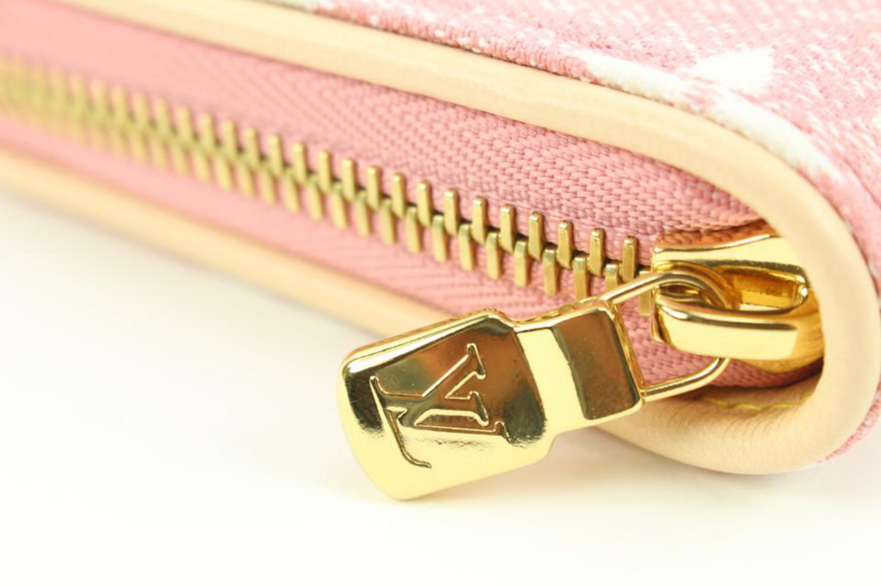 Louis Vuitton - Portefeuille à fermeture éclair en jean rose et rose avec monogramme et fermeture éclair, 31lv217s en vente 2